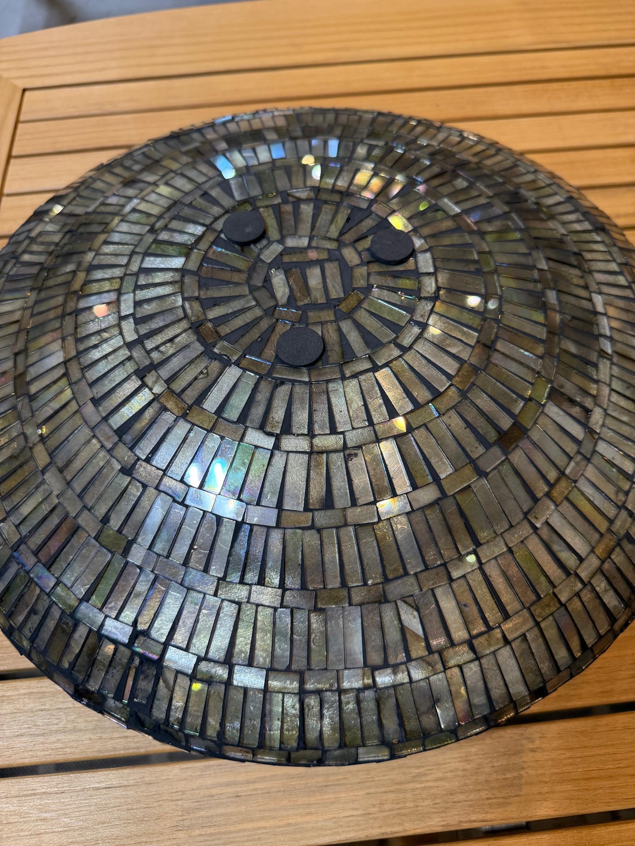 Vase mozaïque (style Tiffany) avec des pièces de vitrail irisées taillées à la main en vente 11