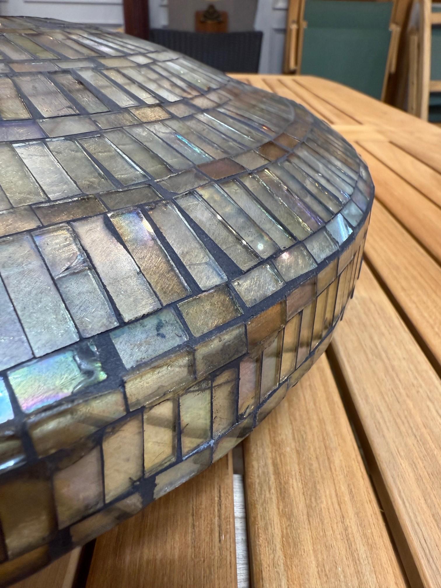 Vase mozaïque (style Tiffany) avec des pièces de vitrail irisées taillées à la main en vente 4