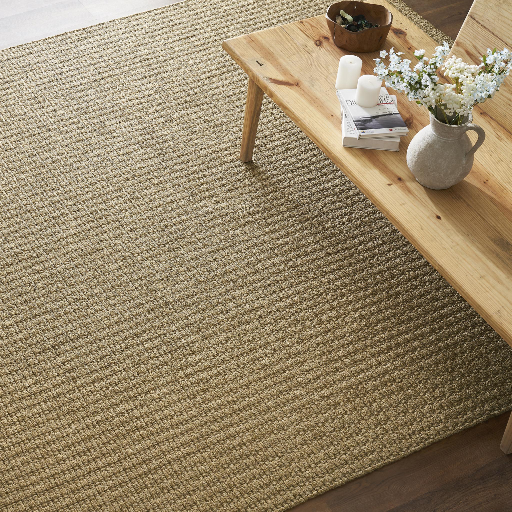 Il Mozambico, ispirato al fiore del cesto, combina eleganza naturale e durata. Il suo design sottile riflette il fascino del fiore, rendendolo un'aggiunta perfetta a qualsiasi spazio. Resistente ed elegante, è ideale per ambienti interni ed