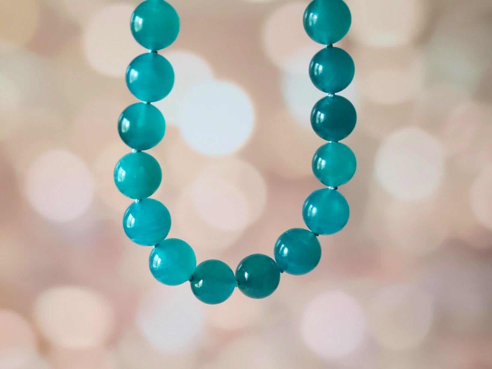 Collana annodata in amazzonite del Mozambico con chiusura in amazzonite in vendita 3