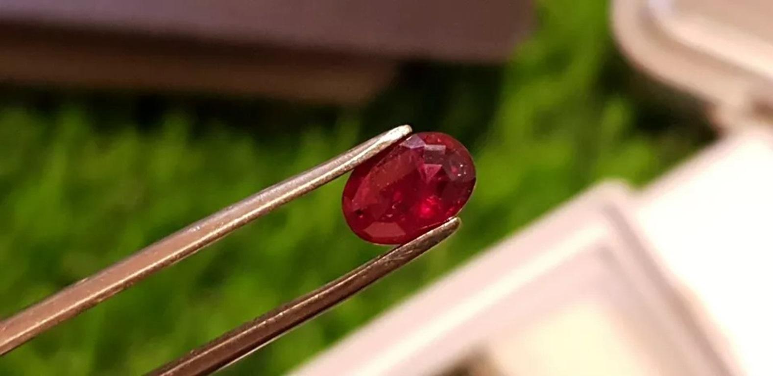 Oval Cut Mozambique Natural Purplish Red Ruby 1.03ct Cut Stone 100% IGI Certified For Sale