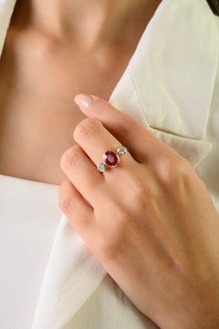 Anillo de tres piedras de oro amarillo macizo de 14 quilates con rubí ovalado y diamantes de Mozambique 2,83 qt