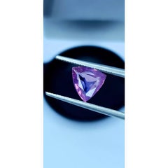 Spinelle rose du Mozambique 1,45 carat, pierre de forme trillion de grande taille