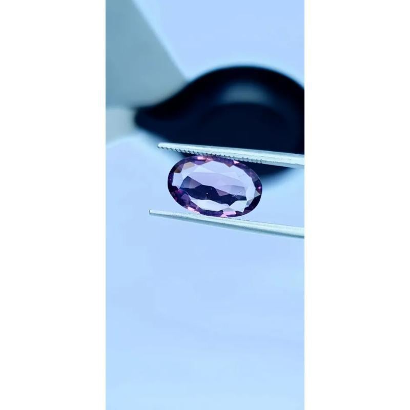 Pierre de taille spinelle rose du Mozambique de 2,61 carats de forme ovale certifiée naturelle Neuf - En vente à Chicago, IL
