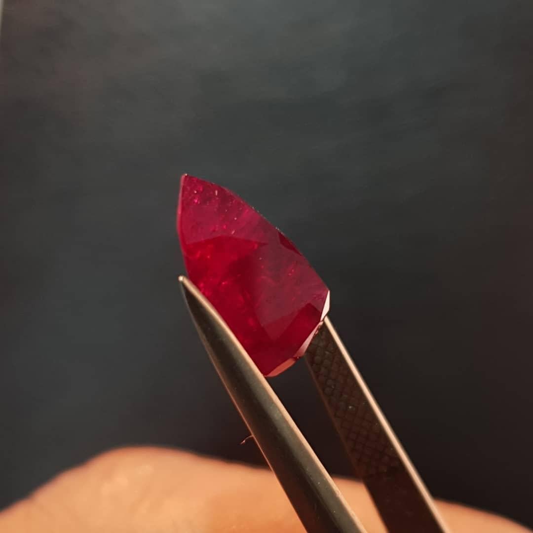 Mozambique Ruby 5.48cts Purplish Red Rare Size IGI Certified Natural Ruby Cut For Sale 4