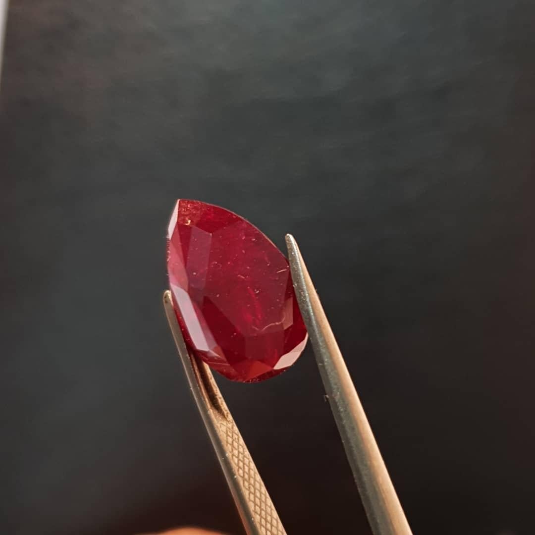 Mozambique Ruby 5.48cts Purplish Red Rare Size IGI Certified Natural Ruby Cut For Sale 7