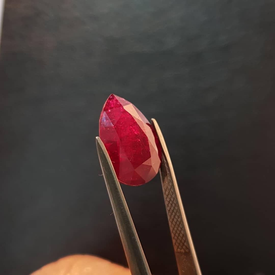 Women's or Men's Mozambique Ruby 5.48cts Purplish Red Rare Size IGI Certified Natural Ruby Cut For Sale