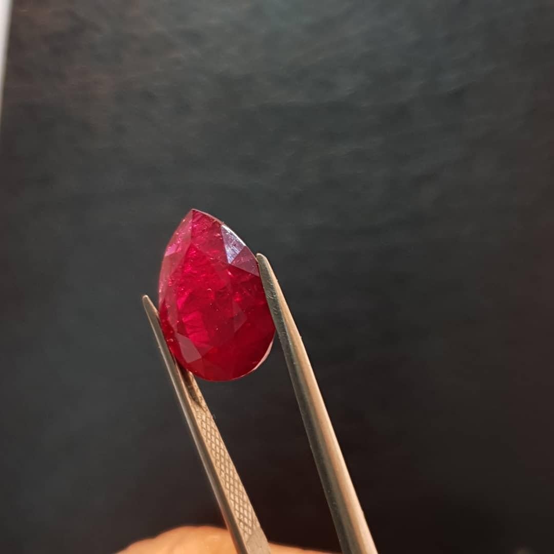 Mozambique Ruby 5.48cts Purplish Red Rare Size IGI Certified Natural Ruby Cut For Sale 2
