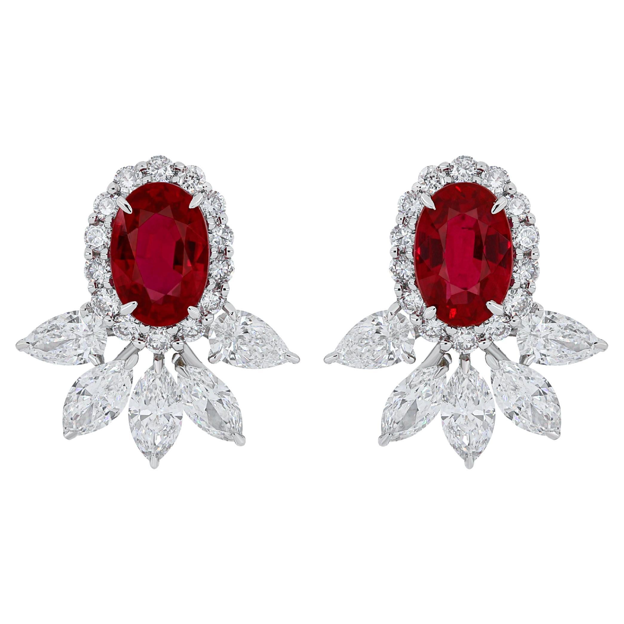 Boucles d'oreilles du Mozambique en or blanc 18 carats cloutées de rubis et de diamants