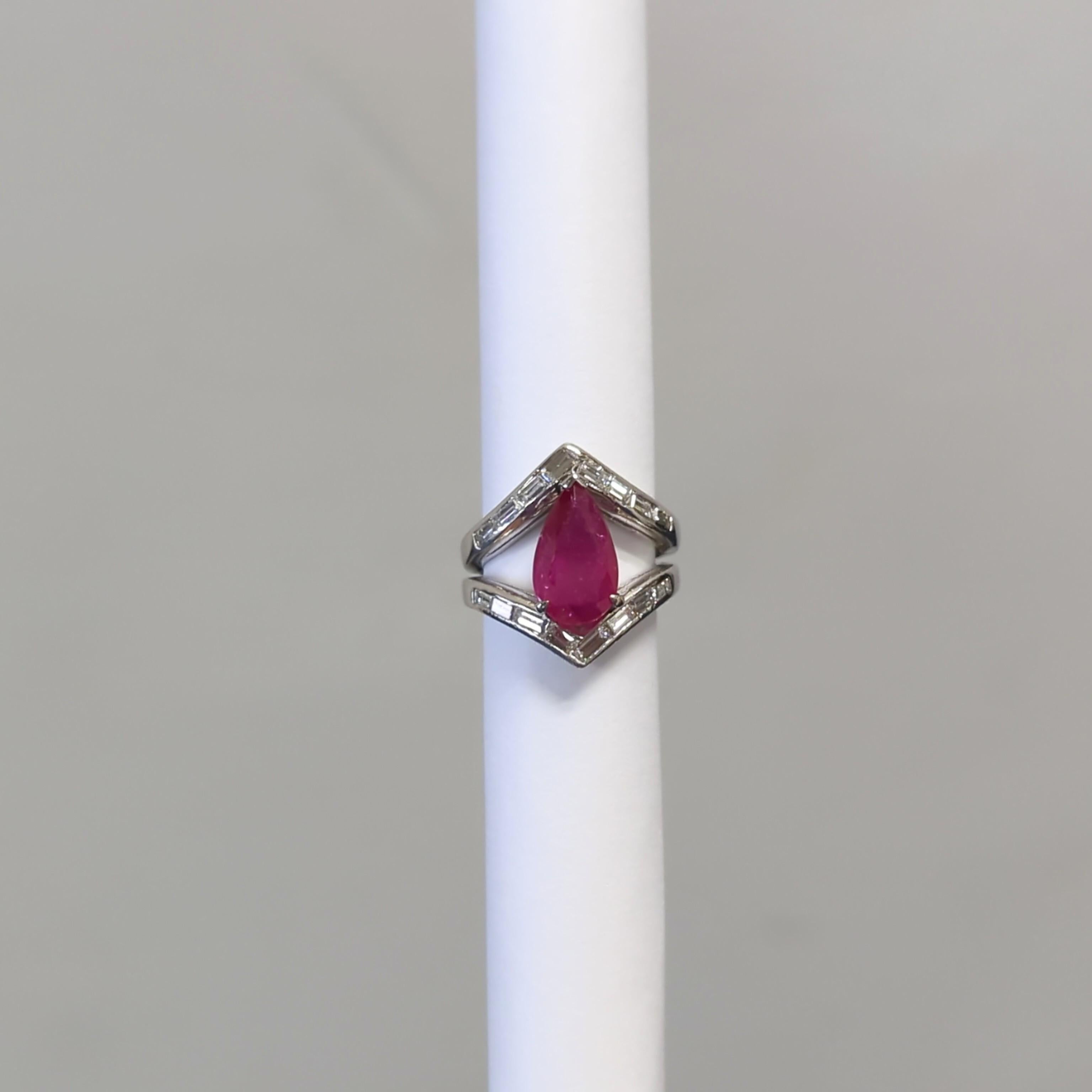 Mozambique Ruby and White Diamond Cocktail Ring in Platinum In New Condition For Sale In Los Angeles, CA