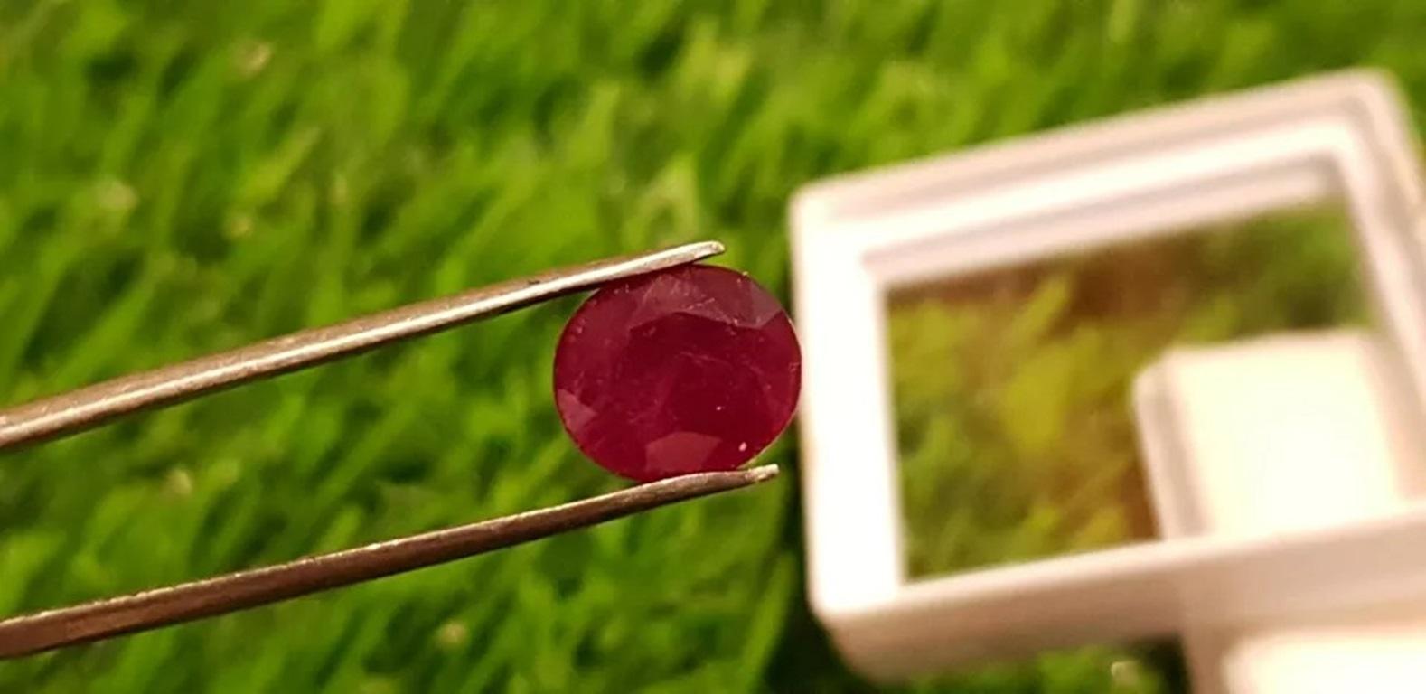 Mozambique Ruby Blood Red 4.05 cts 100% Natural Ruby Unheated Ruby Certified In New Condition For Sale In Chicago, IL