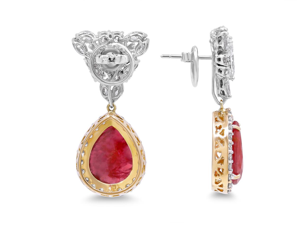 Pendientes de rubí y diamantes de Mozambique en oro de 18 quilates/platino con certificados GIA y CDC Corte pera en venta