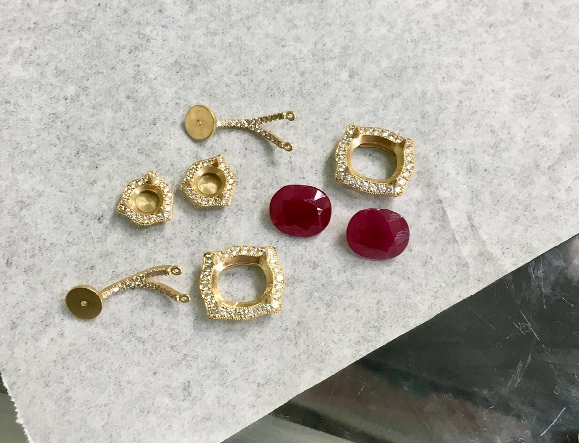 Women's Mozambique Ruby Earrings. 13.22 carats, GIA certified. For Sale