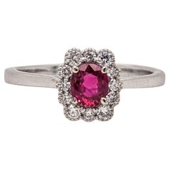 Anello con rubino del Mozambico e diamanti estratti dalla terra: Oro bianco massiccio 14K, ovale 5x4 mm