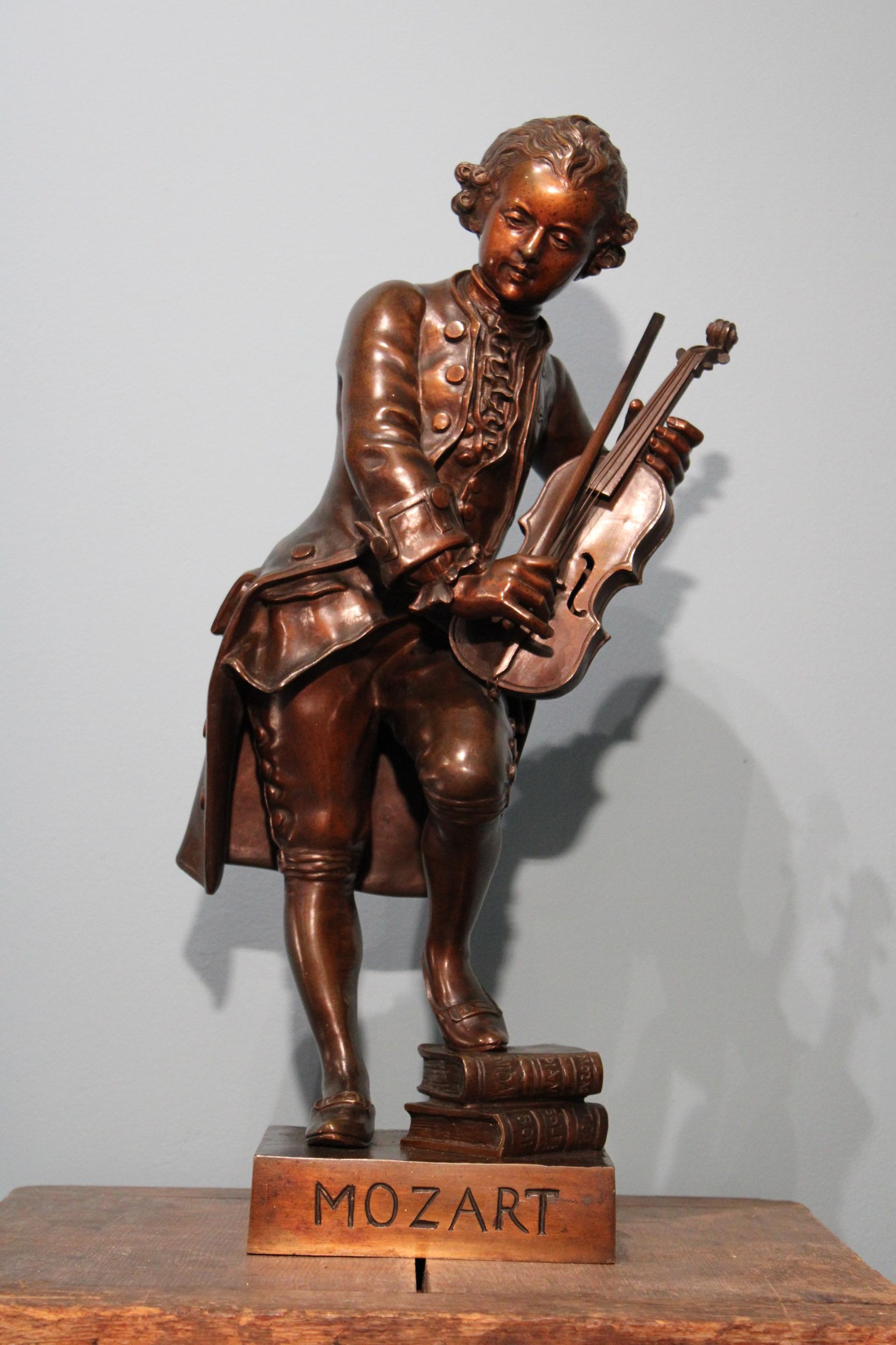 Marcel DEBUT (1865-1933) 
Mozart - Bronze with brown patina, signed.