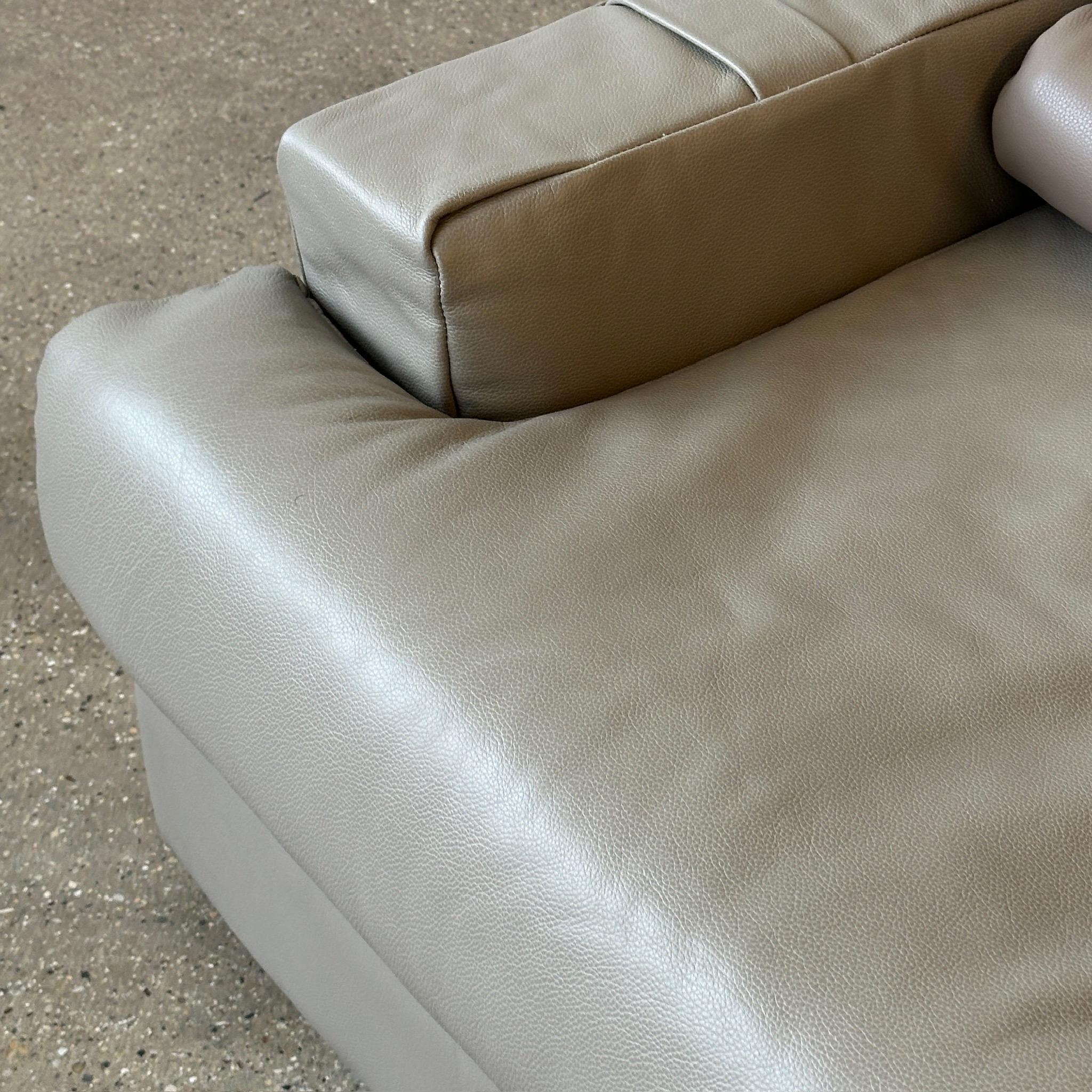 Mid-Century Modern Chaise brésilienne MP-141 de Percival Lafer en vente
