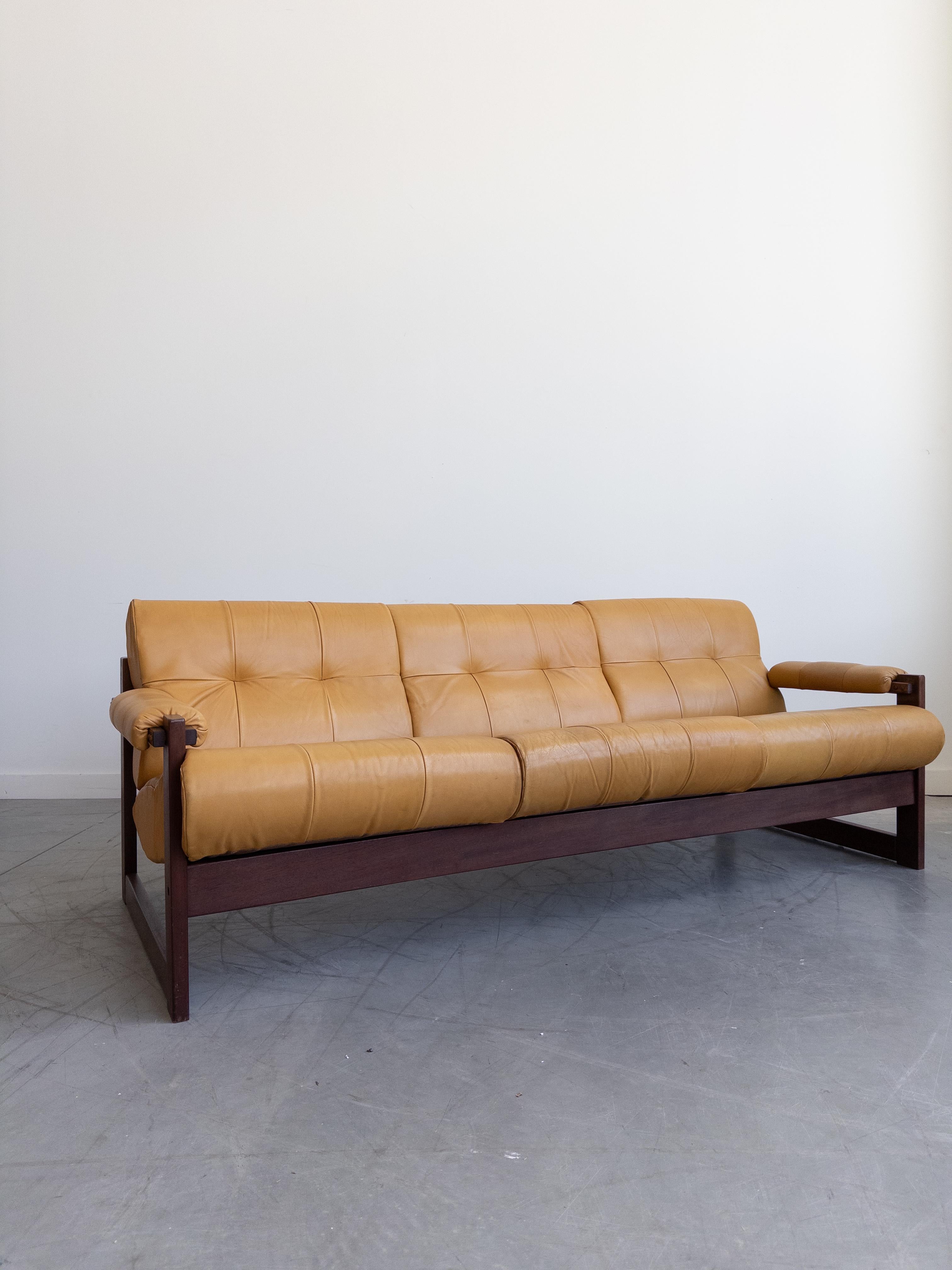 Percival Lafer designed 3-seat tufted sofa in mustard yellow leather with Rosewood wood frame, model MP-167, produced by Lafer MP, Brazil, 1960s.
