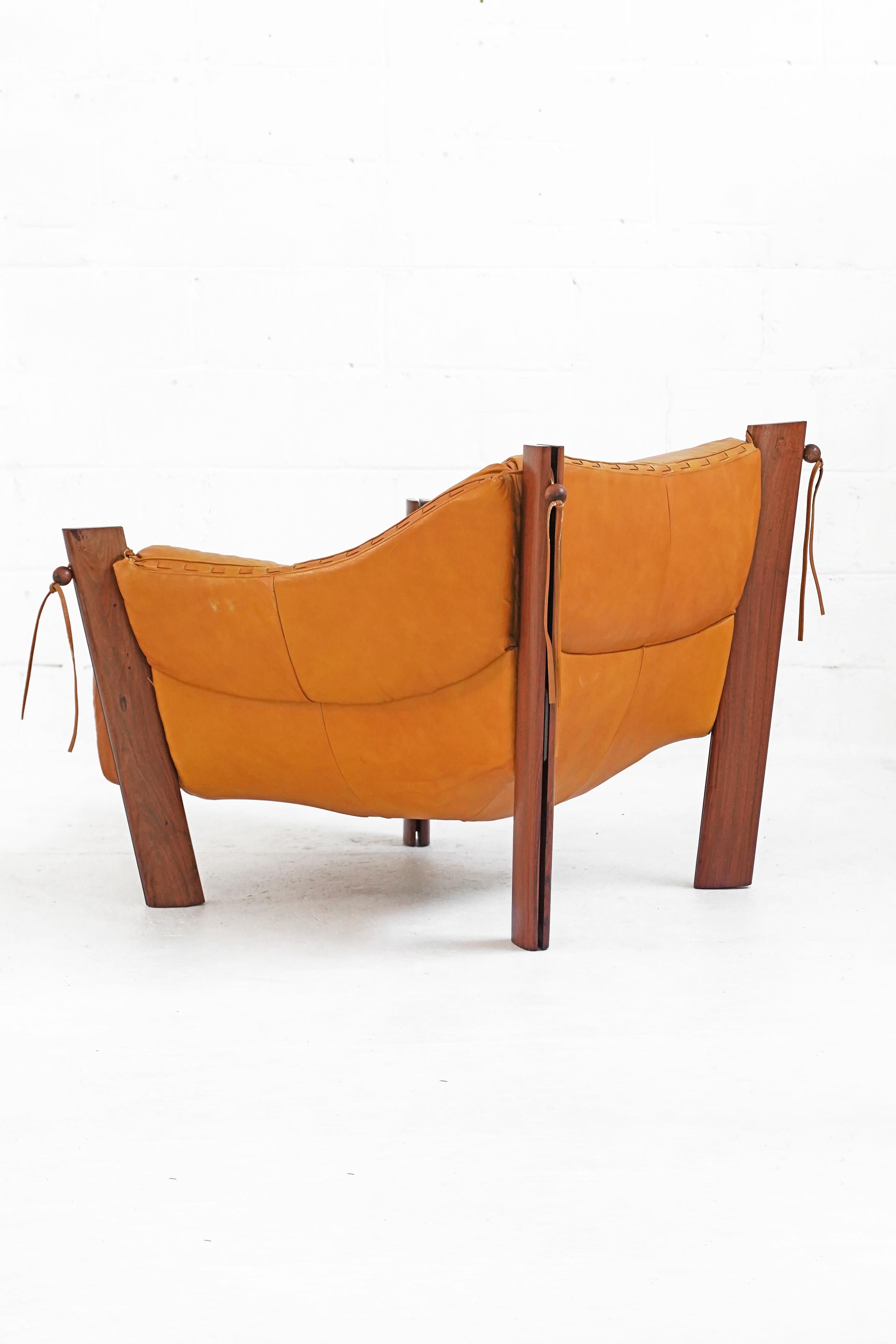 1960-1979 production. Original leather upholstery in a Tuscany Yellow, with beautiful patina, as photographed. Both the MP-211 lounge chair and matching sofa date to the 60s-70s.

Measurements:
Sofa 78