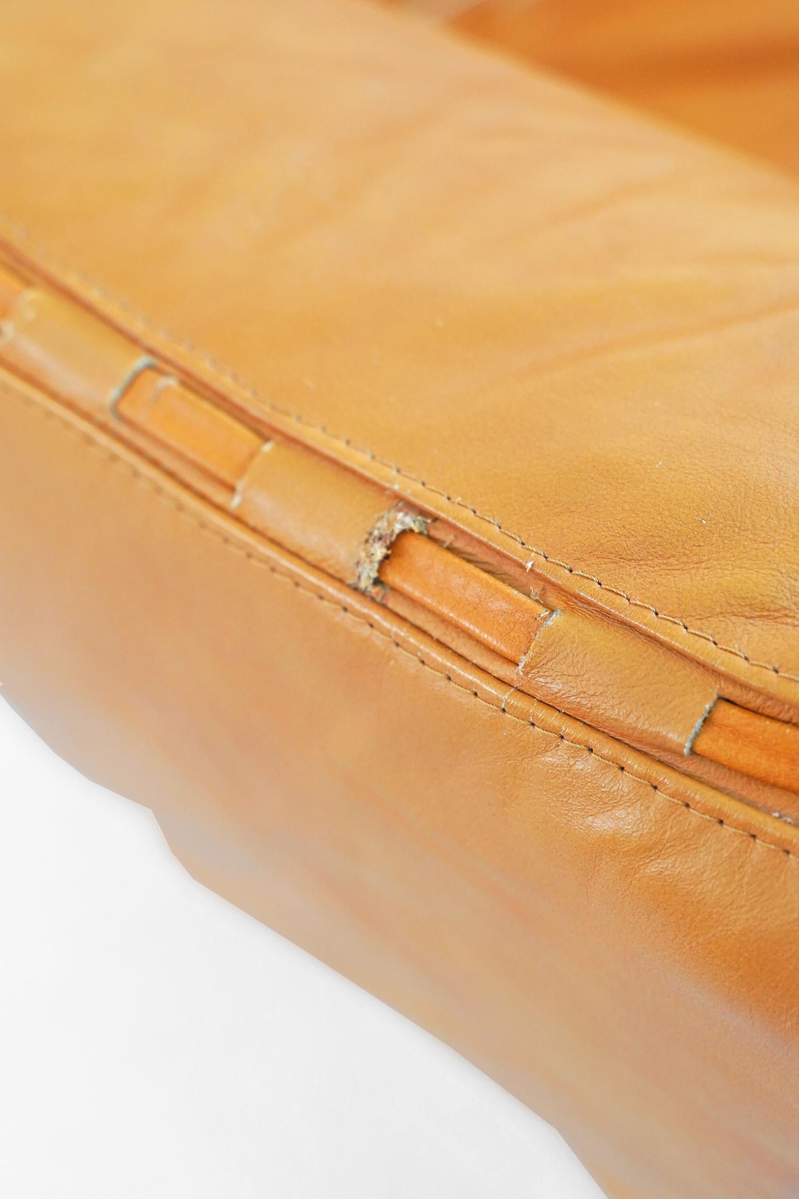 MP-211 Sofa in Leather by Brazilian Designer Percival Lafer for Móveis Lafer 4