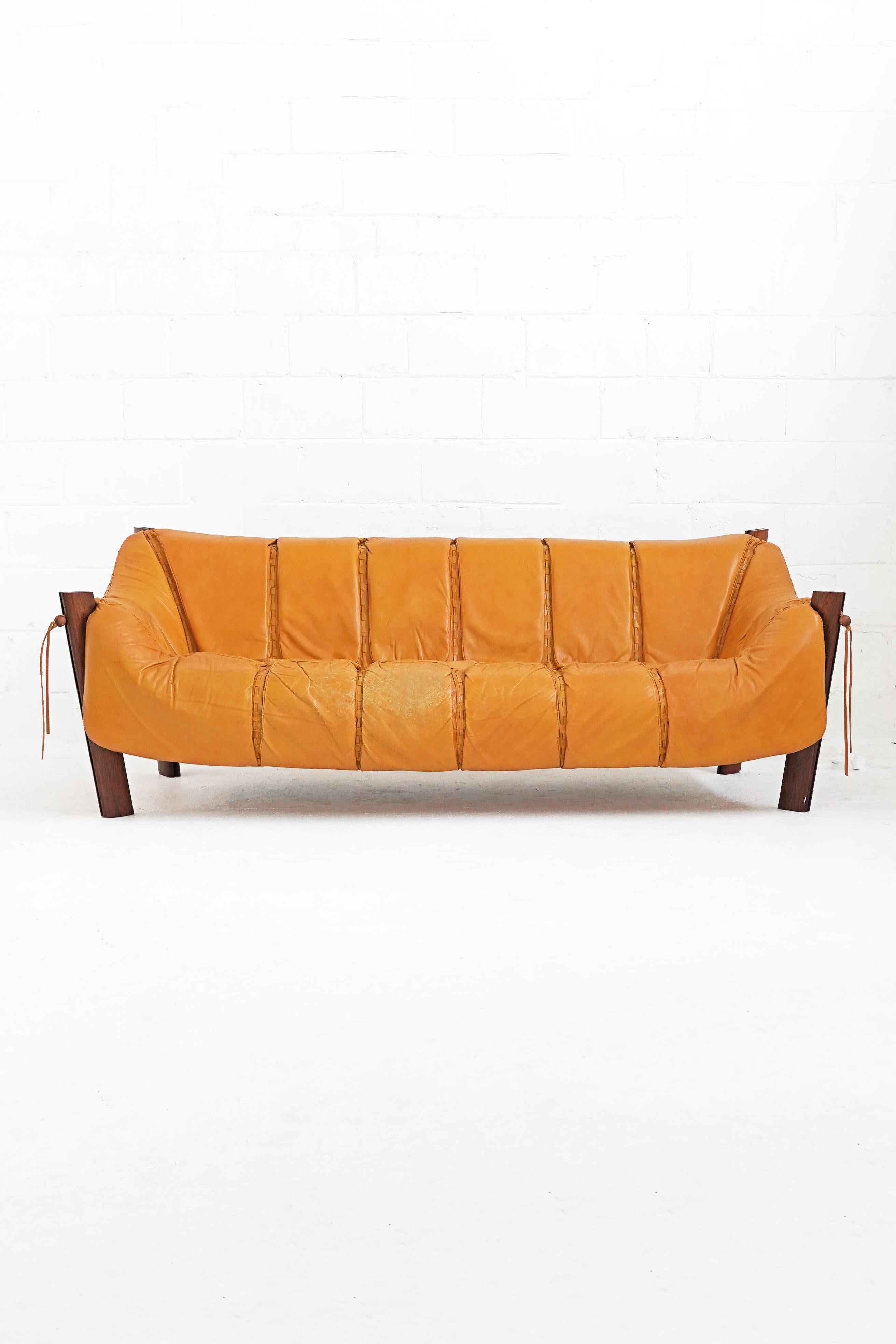 MP-211 Sofa in Leather by Brazilian Designer Percival Lafer for Móveis Lafer 5