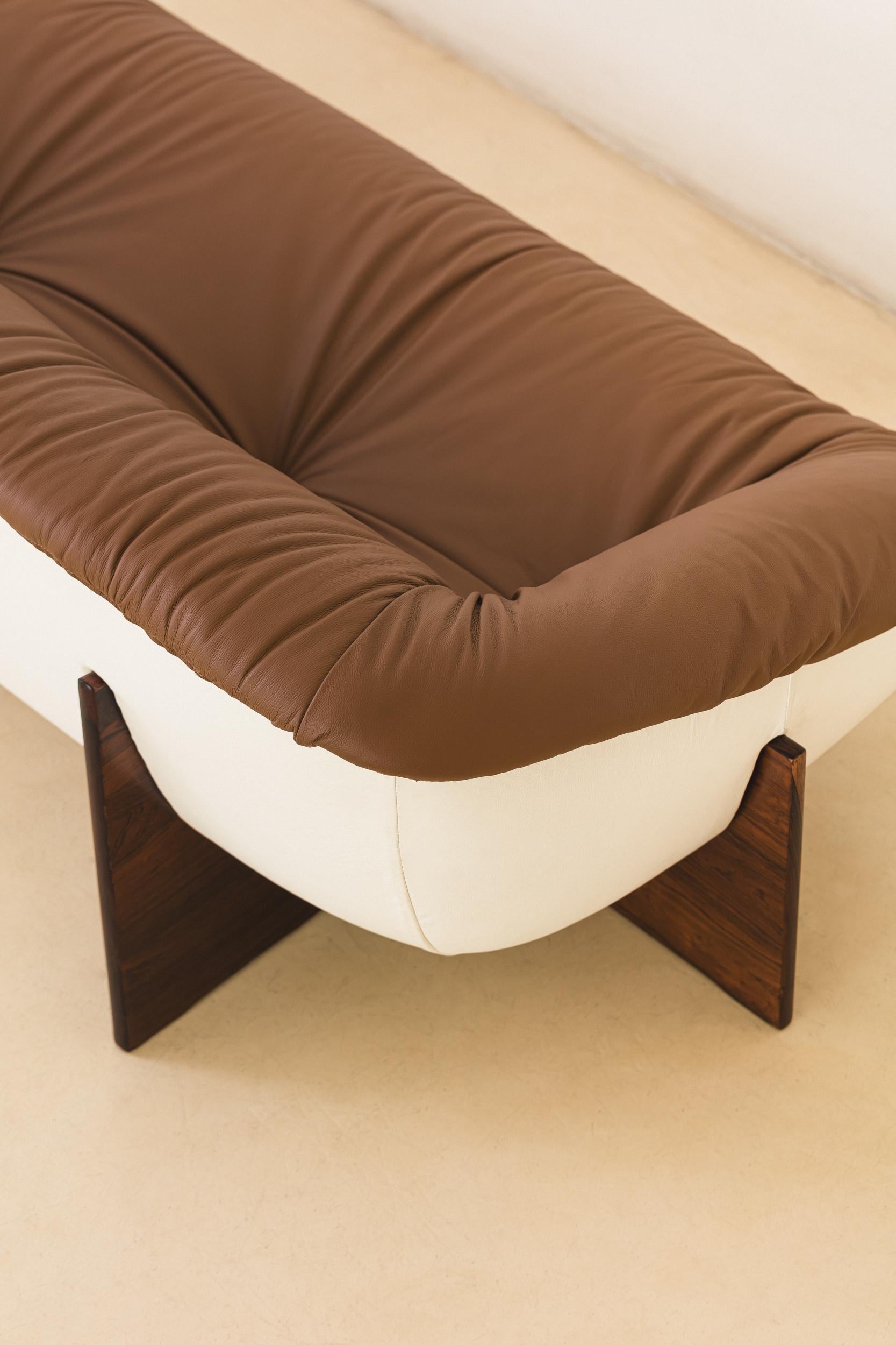 MP-61 Sofa in Rosewood by Brazilian Designer Percival Lafer, 1973 For Sale 4