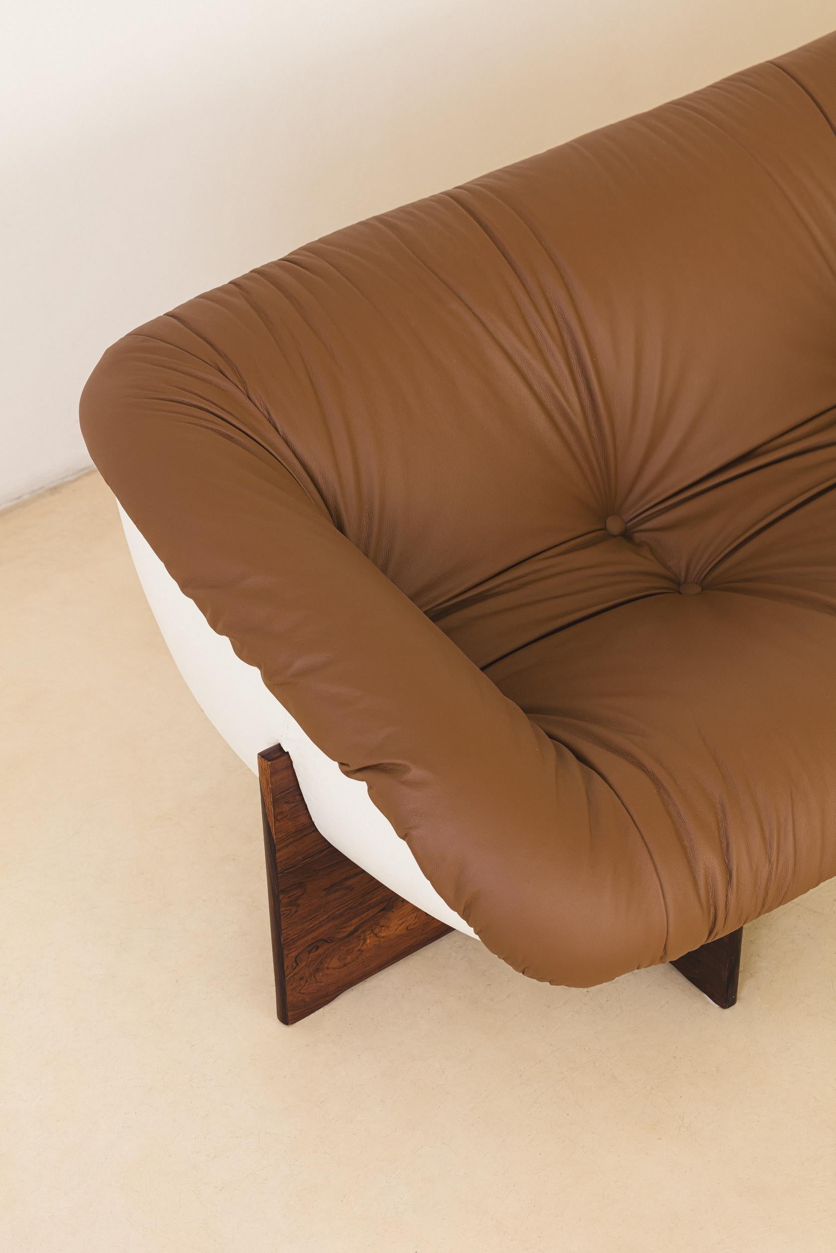 MP-61 Sofa in Rosewood by Brazilian Designer Percival Lafer, 1973 For Sale 5