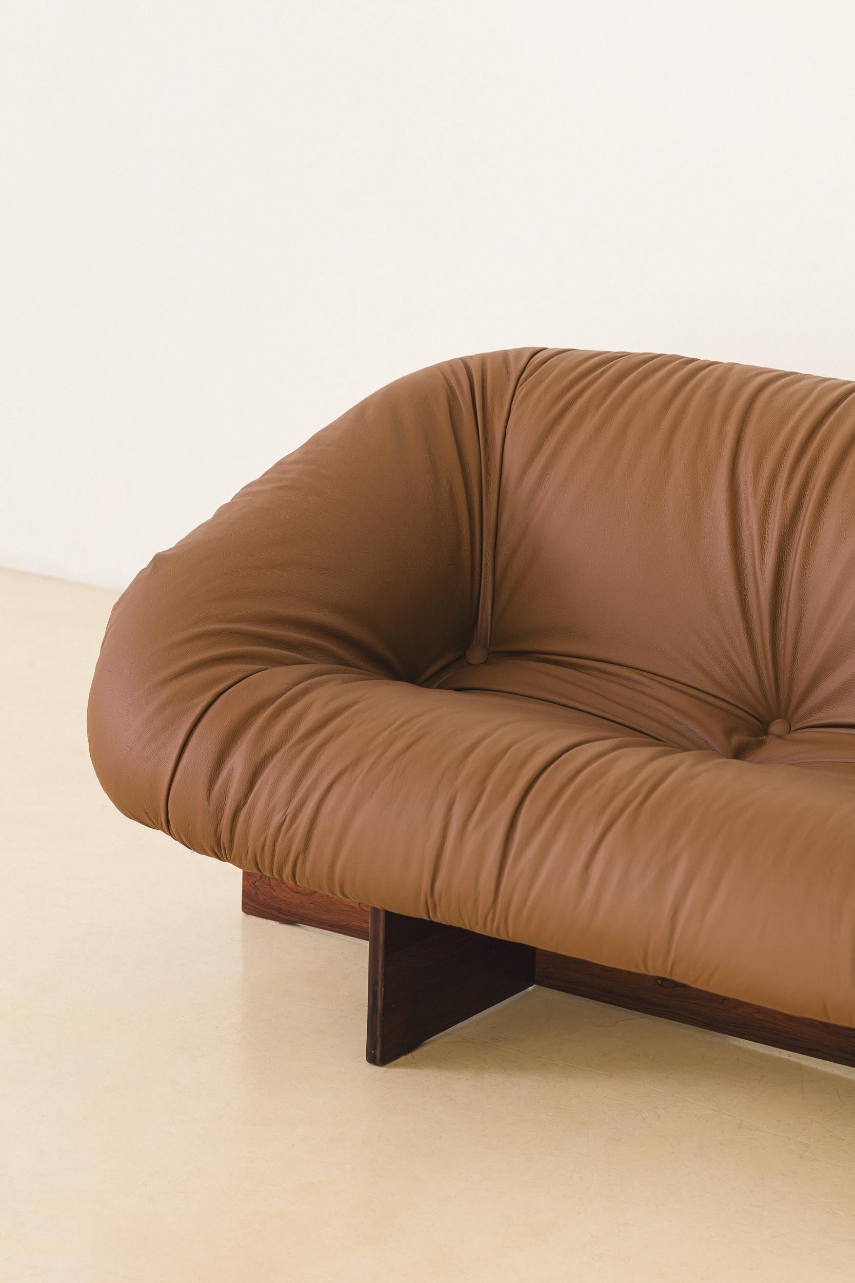 MP-61 Sofa in Rosewood by Brazilian Designer Percival Lafer, 1973 For Sale 6