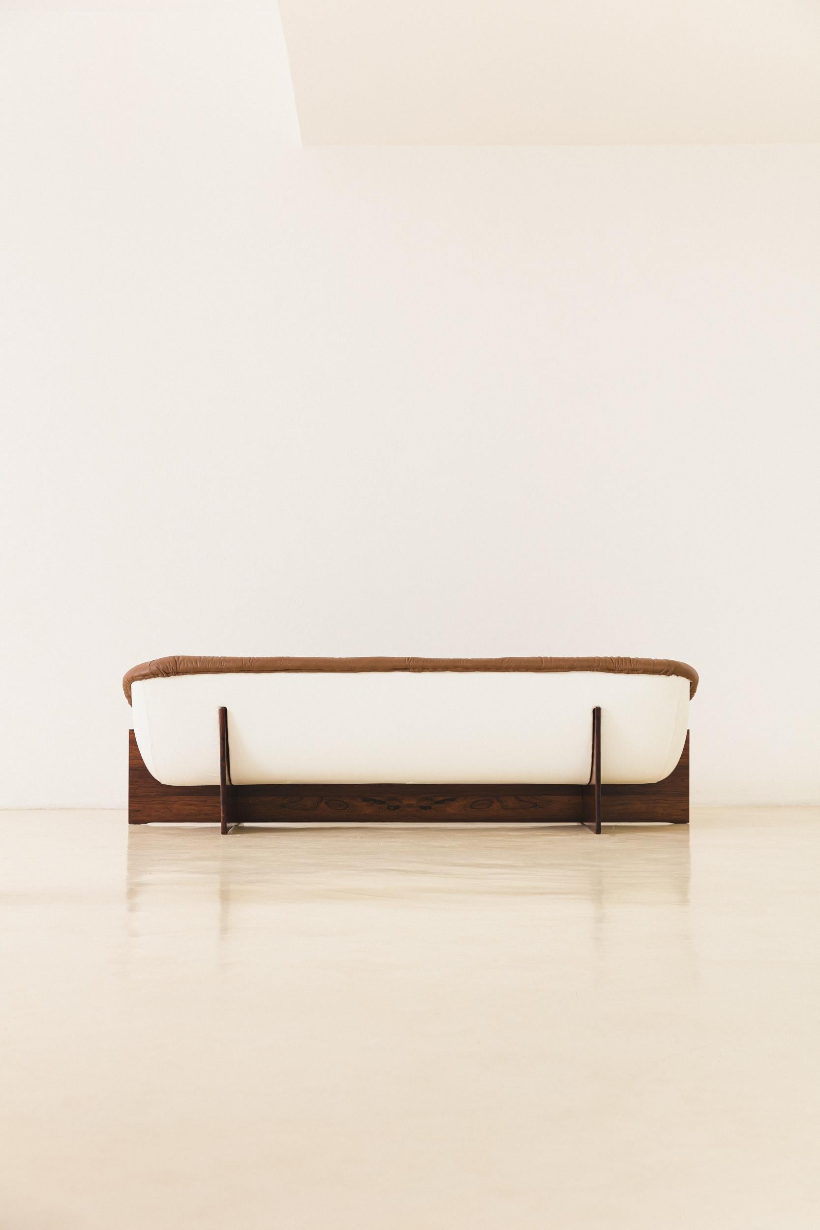 Late 20th Century MP-61 Sofa in Rosewood by Brazilian Designer Percival Lafer, 1973 For Sale