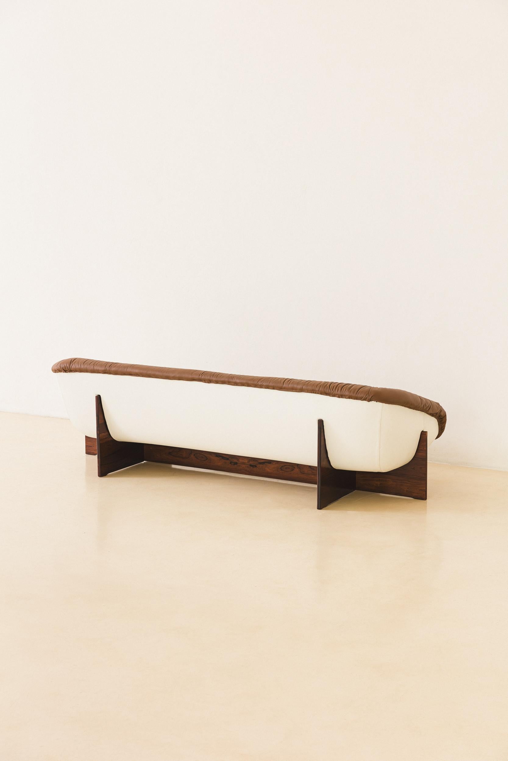 Leather MP-61 Sofa in Rosewood by Brazilian Designer Percival Lafer, 1973 For Sale