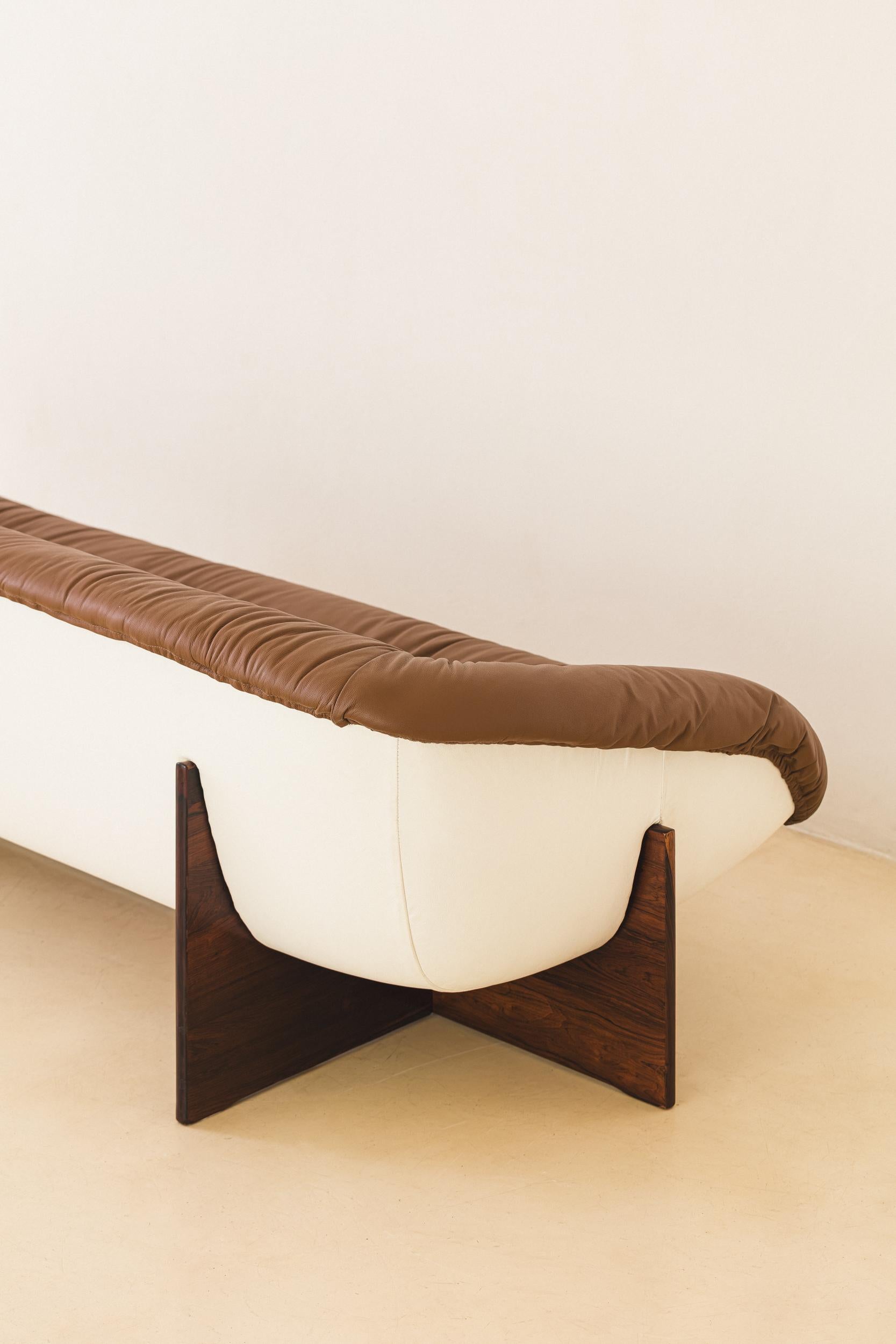 MP-61 Sofa in Rosewood by Brazilian Designer Percival Lafer, 1973 For Sale 1