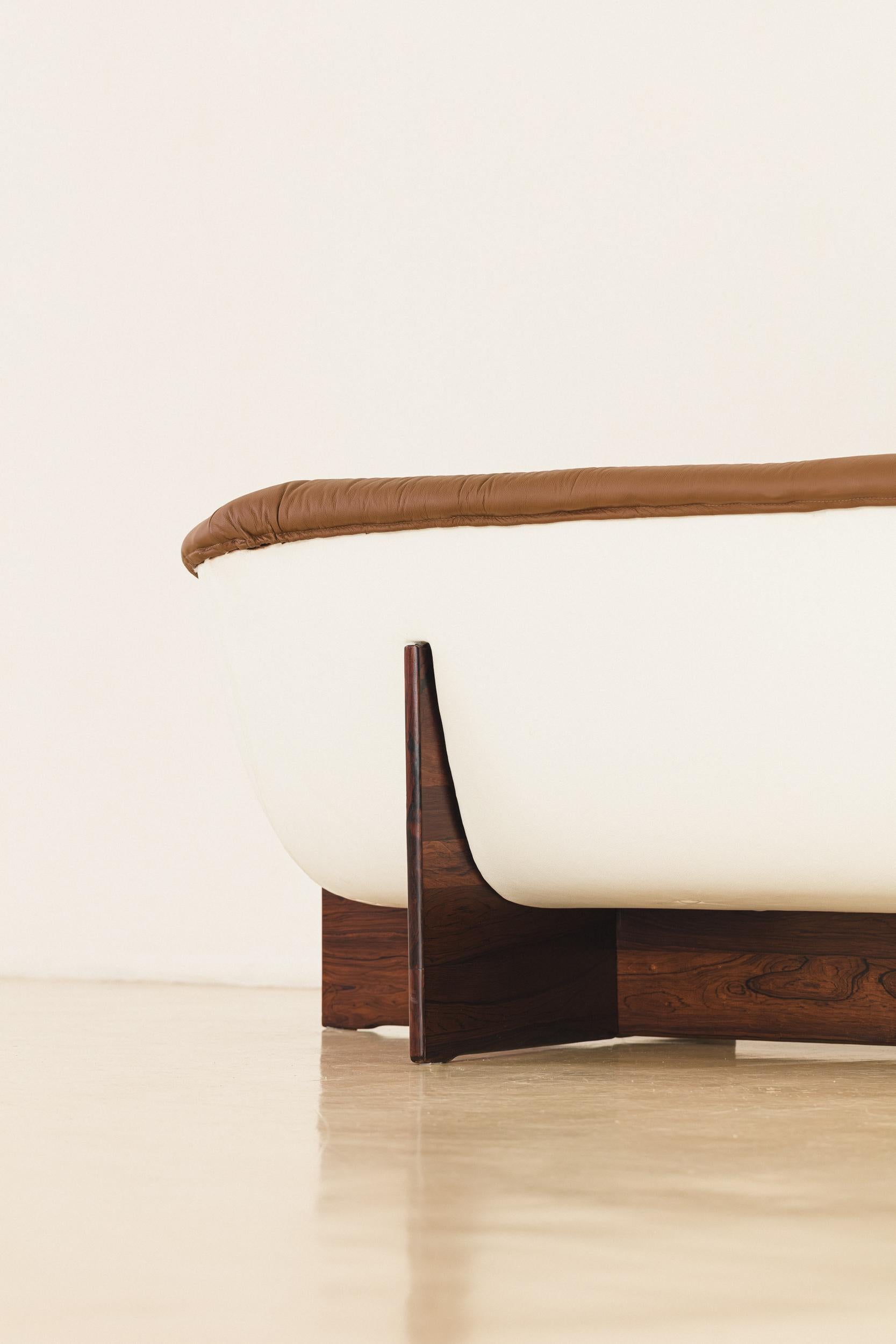 MP-61 Sofa in Rosewood by Brazilian Designer Percival Lafer, 1973 For Sale 2