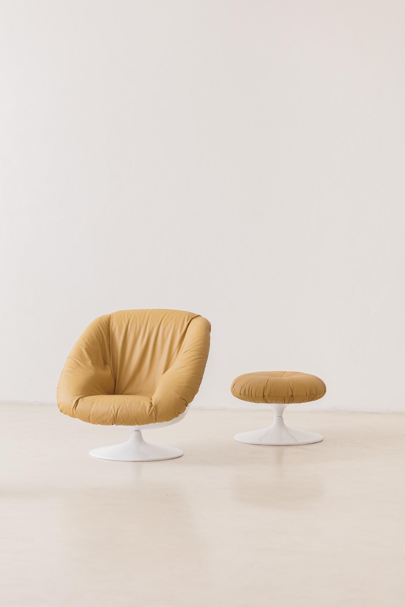 MP-71 Armchair with ottoman by Percival Lafer, 1970s, Brazilian Midcentury For Sale 3