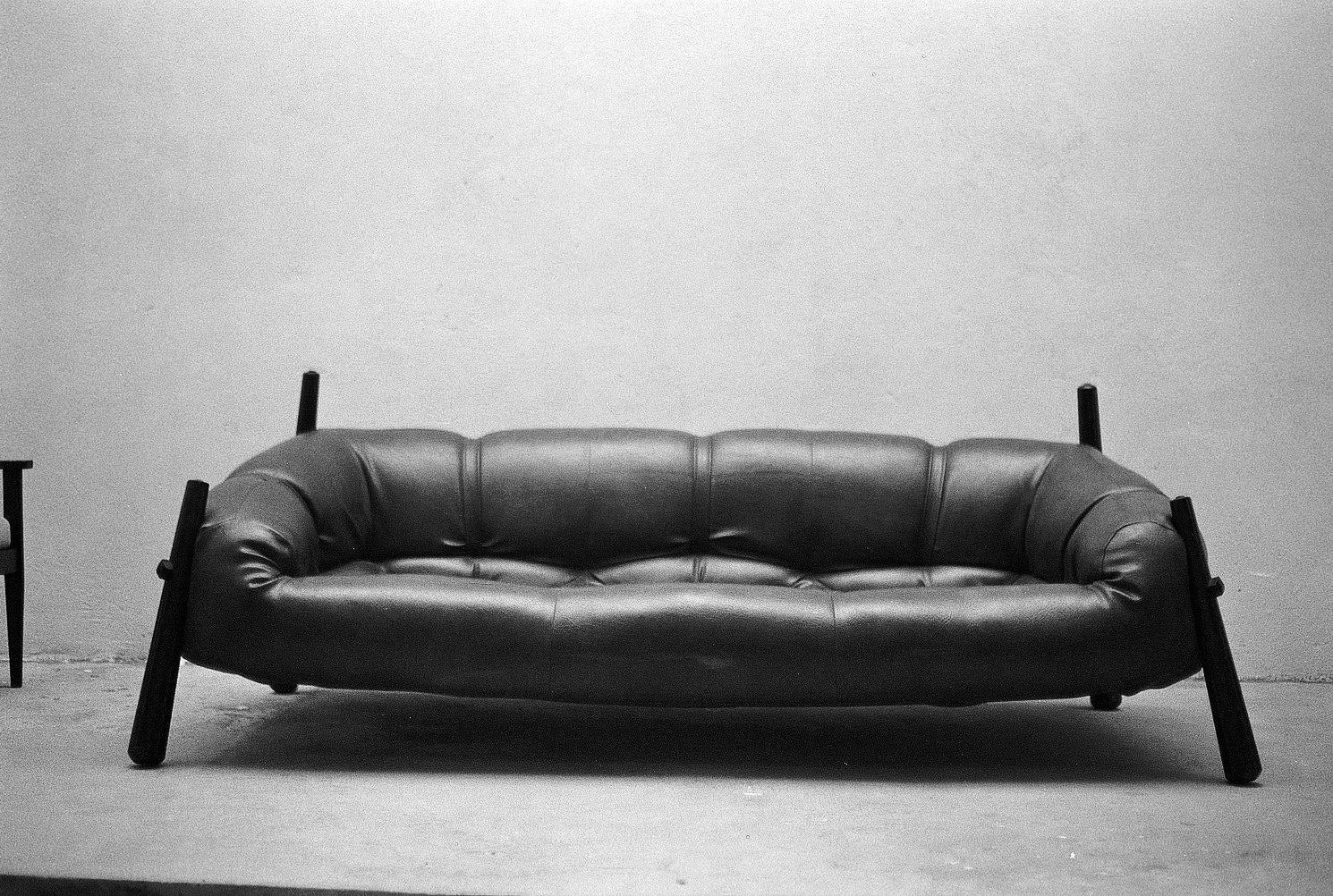 Rare MP-81 Sofa In Original Leather by Percival Lafer, 1970 For Sale