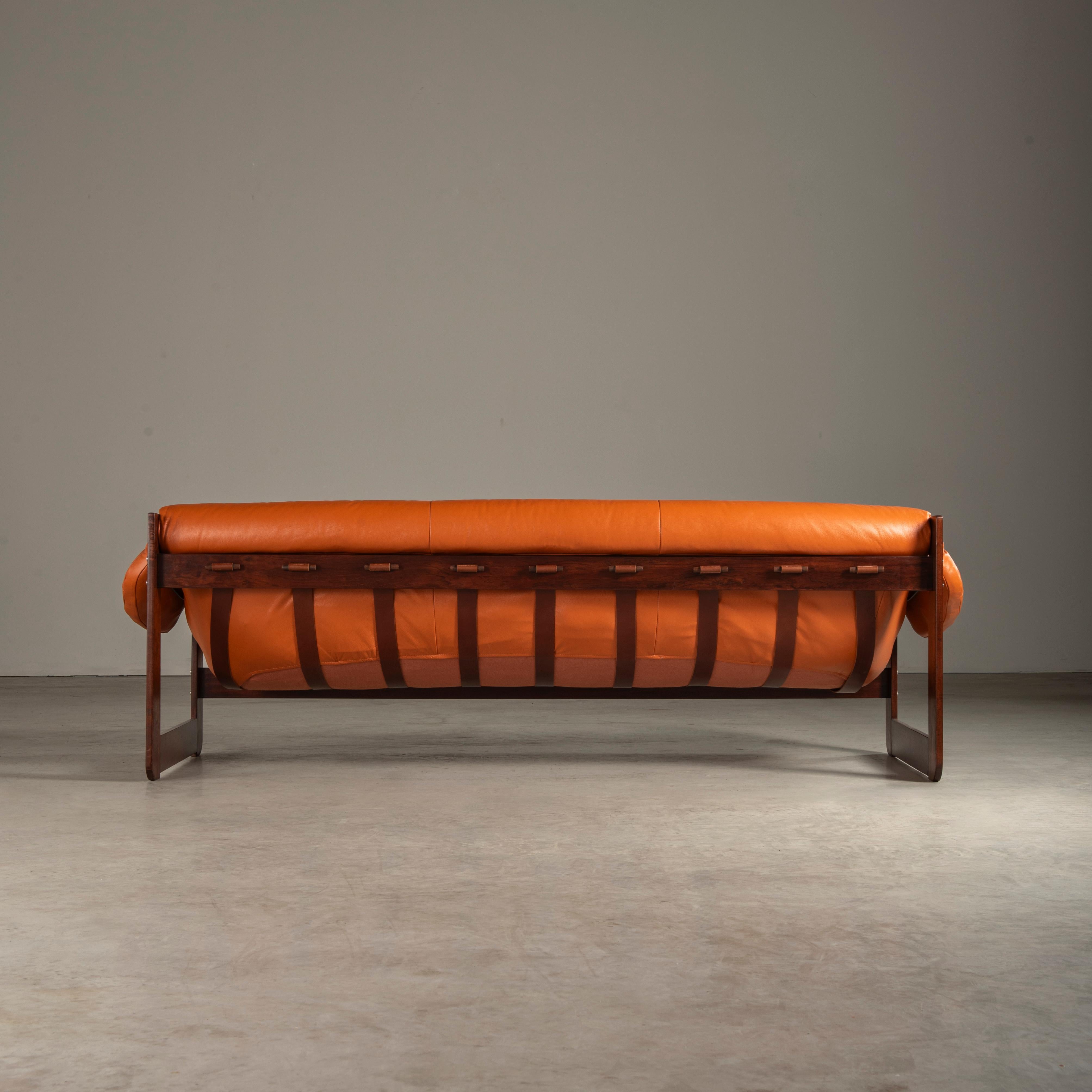Sofa „MP-97“, von Percival Lafer, Brazilian Modern (Leder) im Angebot