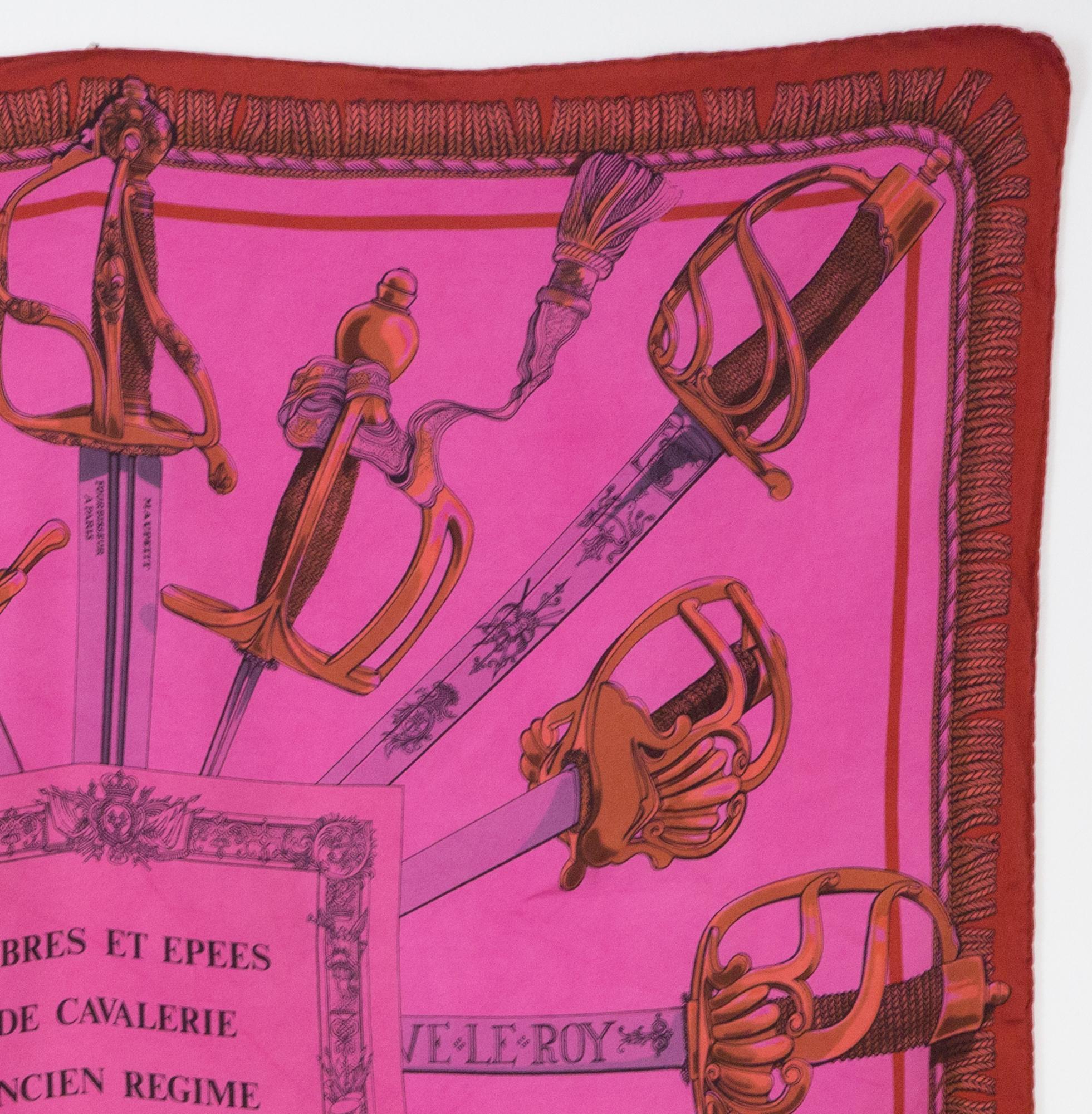 M.Petard Pink Silk Scarf Sabres et Epees de Cavalerie Ancien Regime  In Good Condition For Sale In Paris, FR