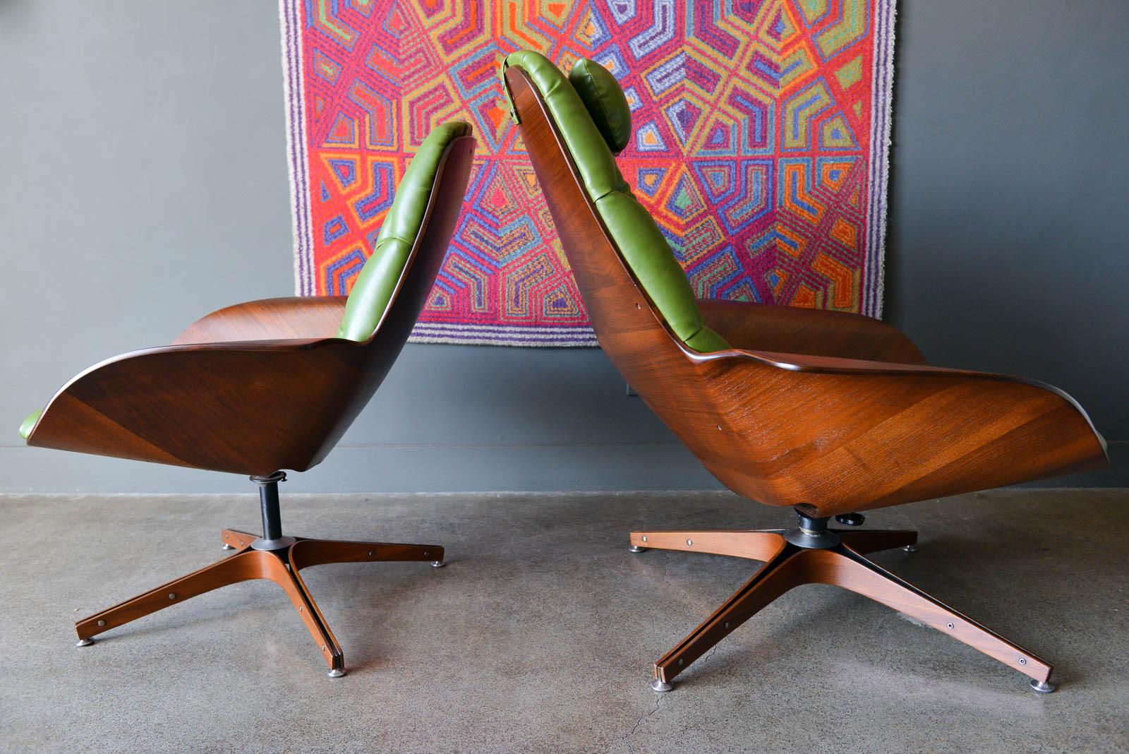Mr. and Mrs. Chairs with Ottoman by George Mulhauser for Plycraft, ca. 1960 In Excellent Condition In Costa Mesa, CA