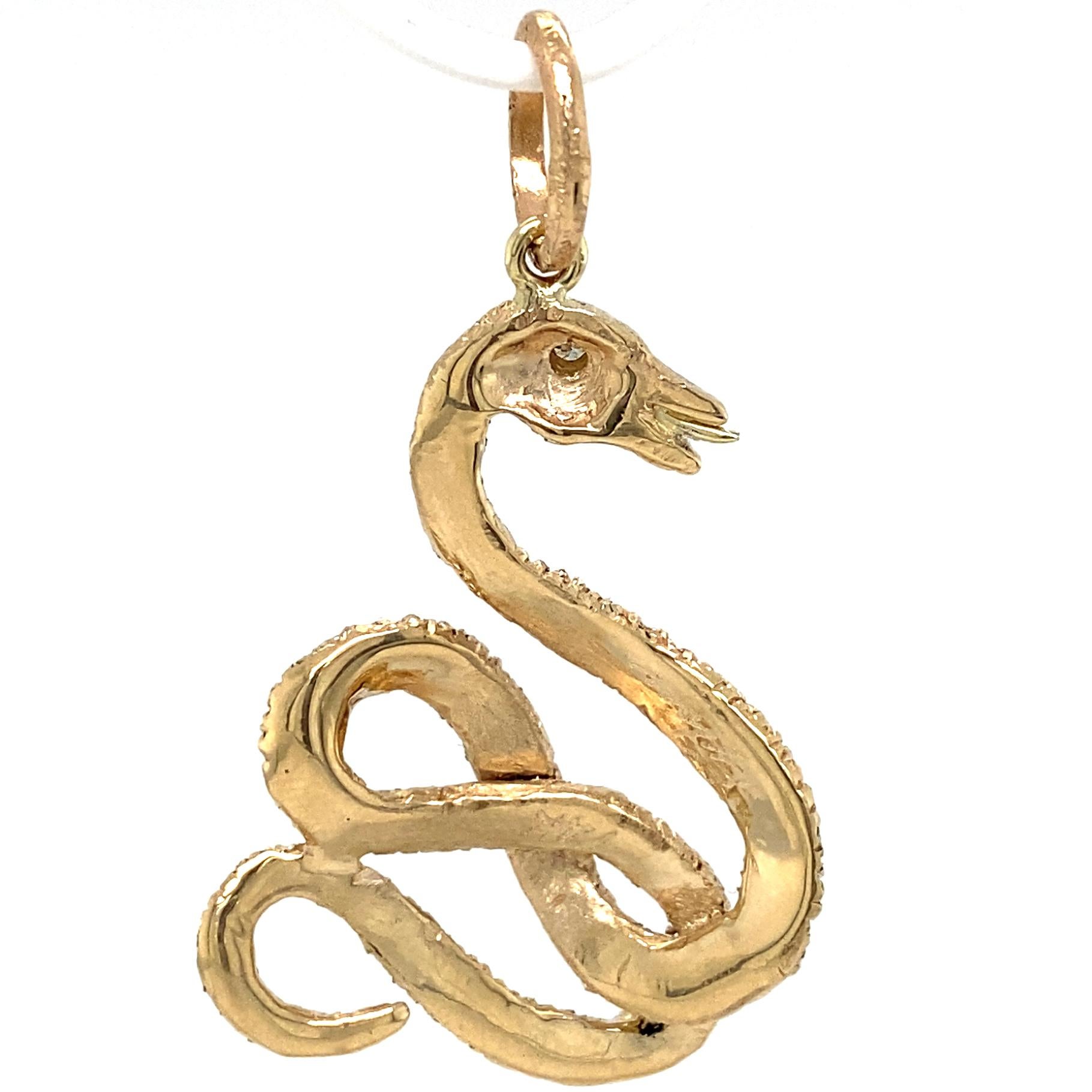 „Mr. Big Snake“ Figuraler Anhänger oder Knopf in strukturiertem Gelbgold mit Diamantauge im Angebot 5