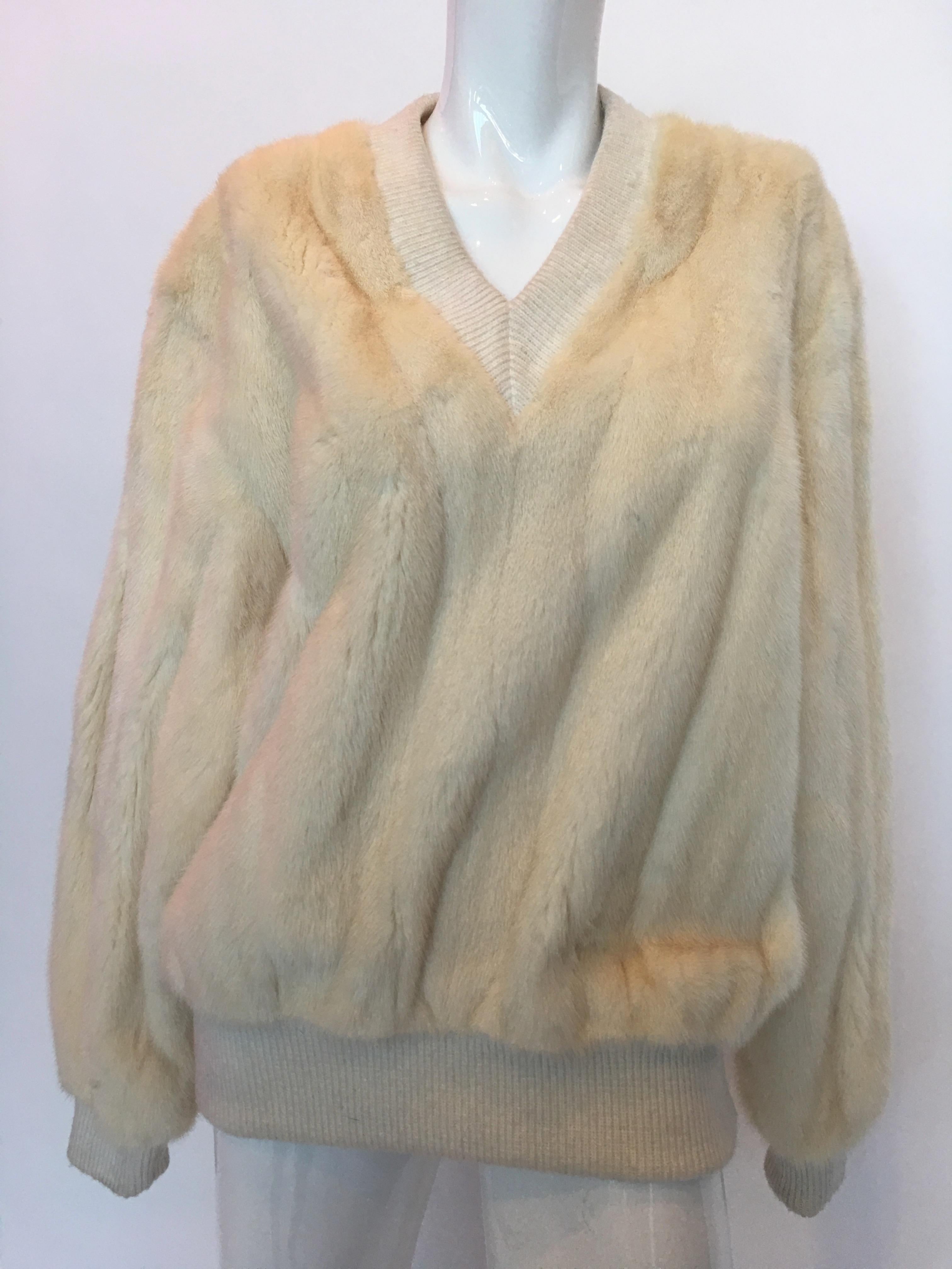Mr Blackwell 1960's White Mink V Neck Sweater

Shoulders - seam to seam: 20
