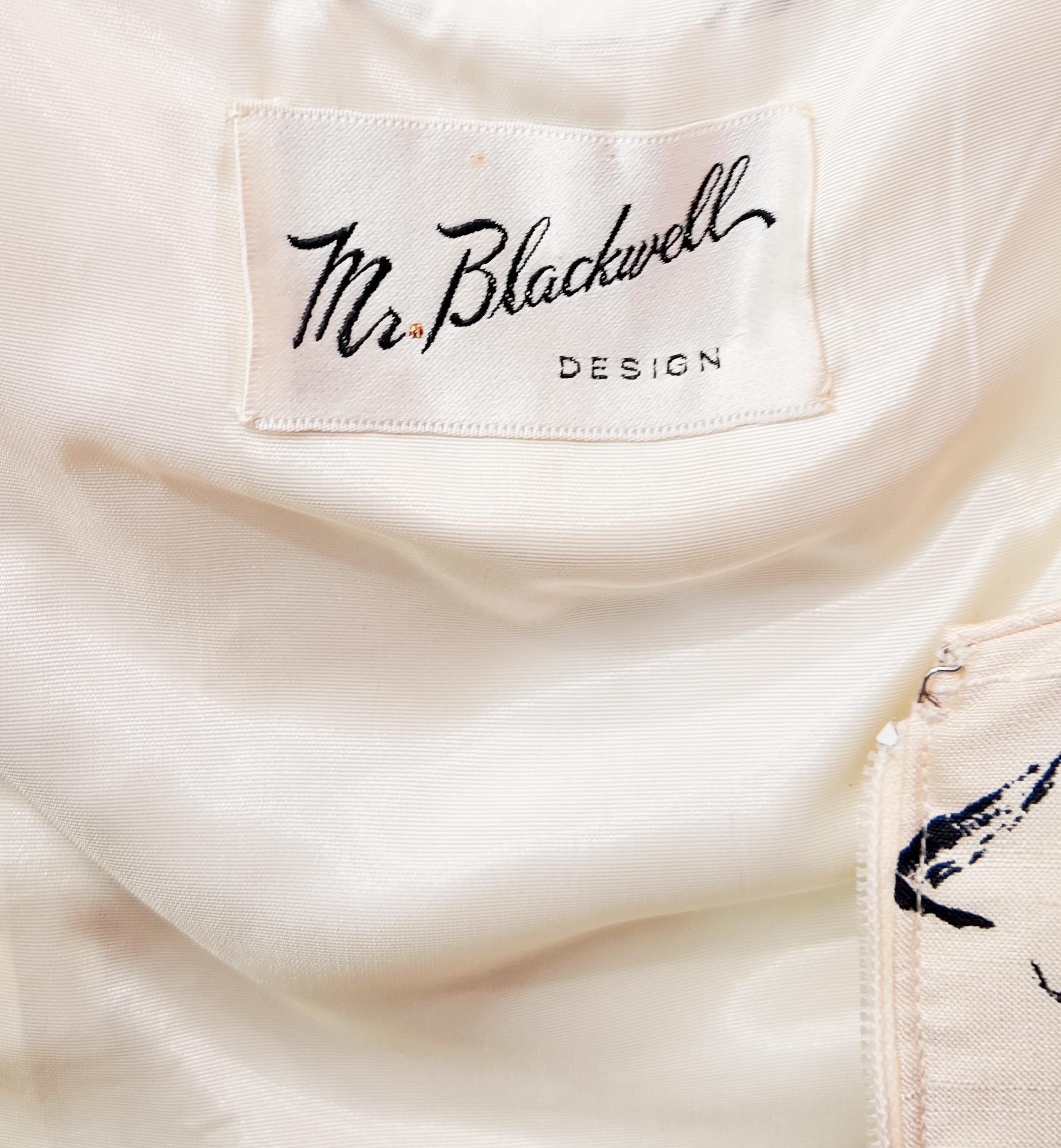 Rehaussez votre tenue de mariage avec la robe de cocktail à nœud imprimé noir/blanc Mr. Blackwell. Dotée d'un imprimé floral aquarelle abstrait blanc et noir saisissant, cette robe dégage un charme vintage. L'élégant détail du nœud sur le devant