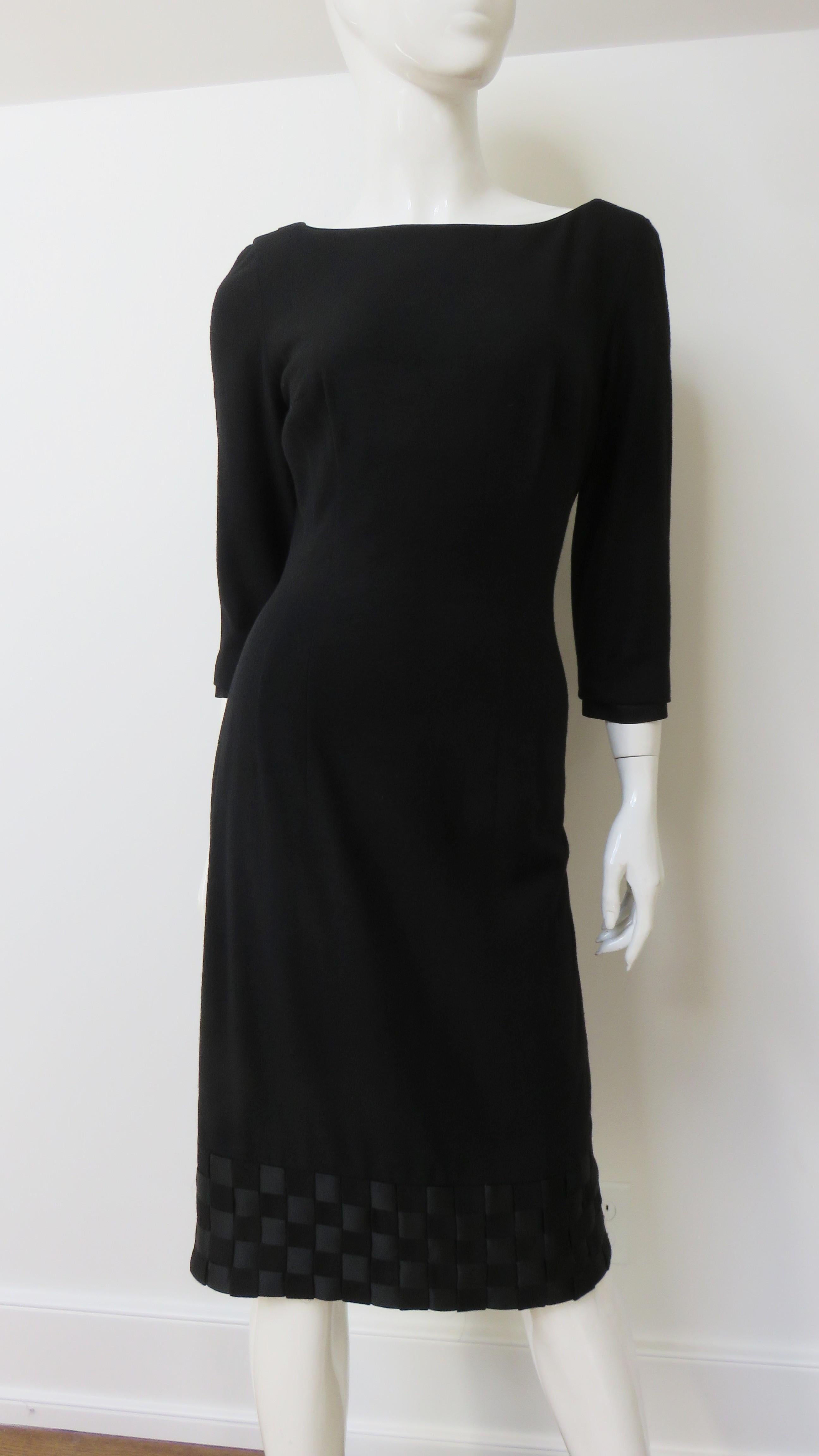 Mr. Blackwell Vestido con dobladillo y cuello tejidos de los años 50 y espalda baja Negro en venta