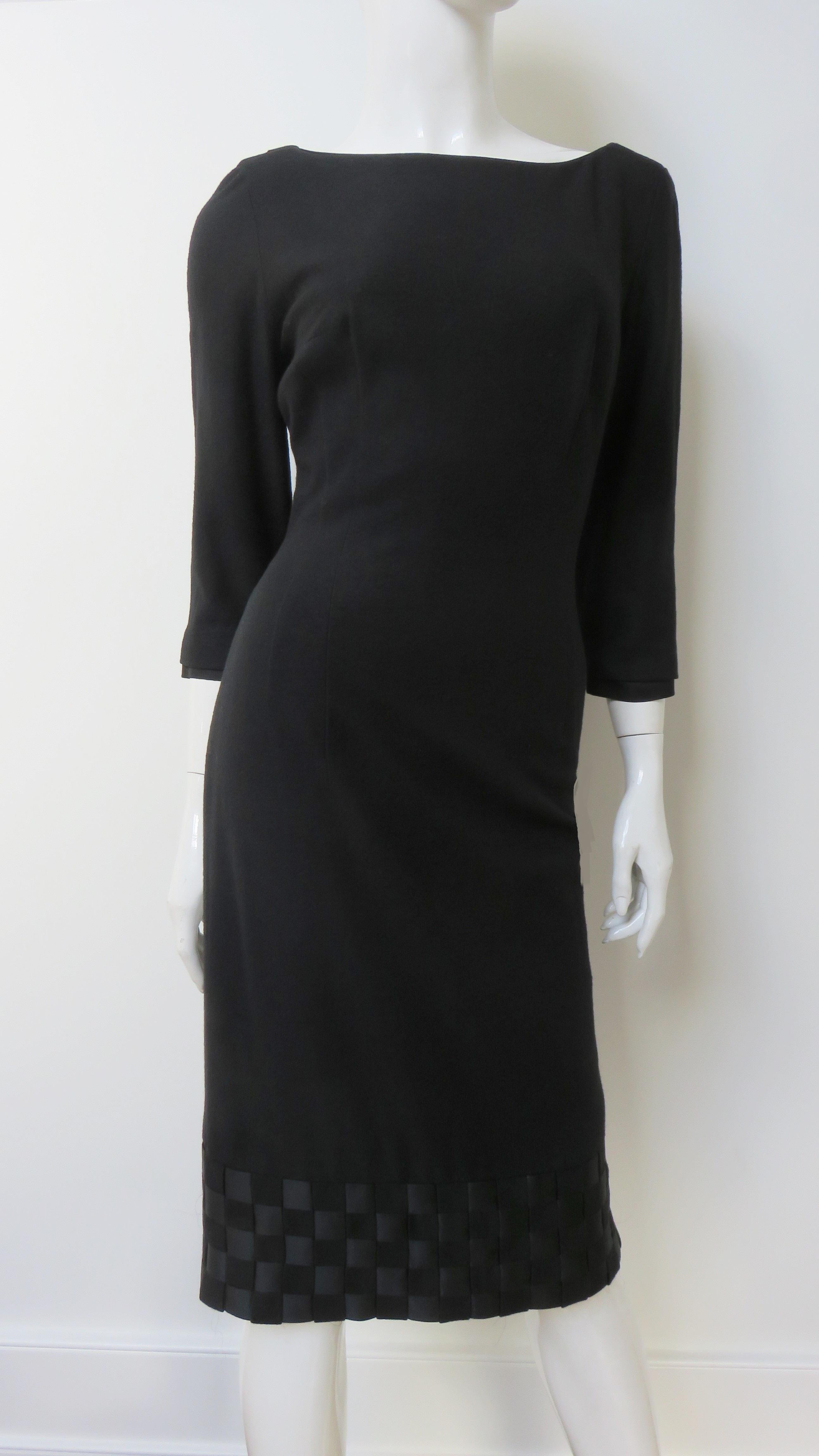 Mr. Blackwell Vestido con dobladillo y cuello tejidos de los años 50 y espalda baja en venta 3