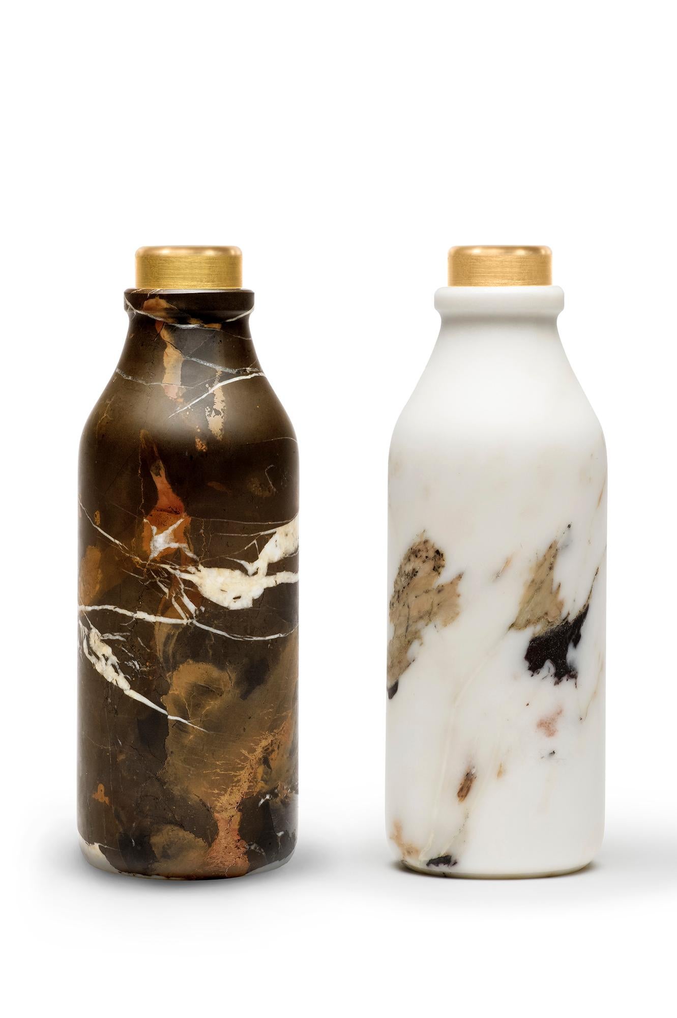 Traditional milk bottle produced in opaque black and gold marble with a brushed brass cap.
Mr Bottle black and gold is made by hand by our expert Tuscan craftsmen.