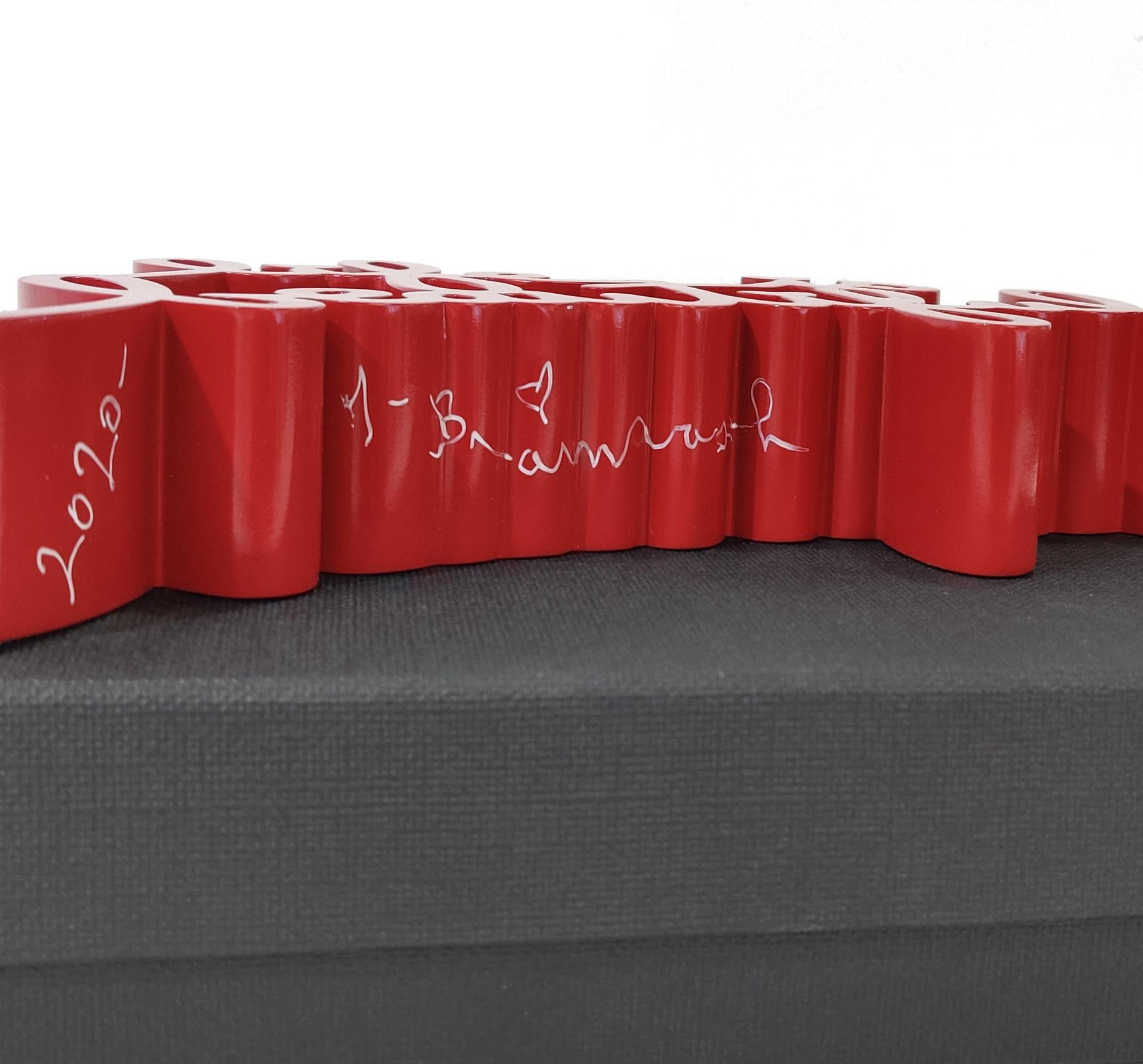 Couleur rouge.  Signé à la main, numéroté et daté en dessous par l'artiste. Edition de 50 exemplaires.  La sculpture La vie est belle est fabriquée en résine coulée durable à revêtement thermique. Comprend la boîte d'origine.

L'œuvre est en