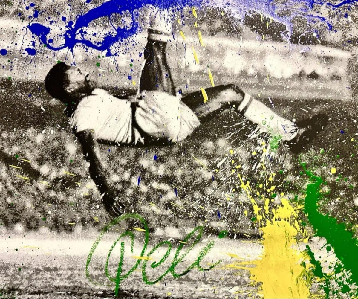 Artista Mr. Brainwash
Título: El Rey Pelé
Fecha de publicación: 19/10/2016
Estado: Excelente estado
Especificaciones de la impresión: Serigrafía a 5 tintas sobre papel artístico de archivo.
Cada impresión fue acabada a mano por el artista y Pele.