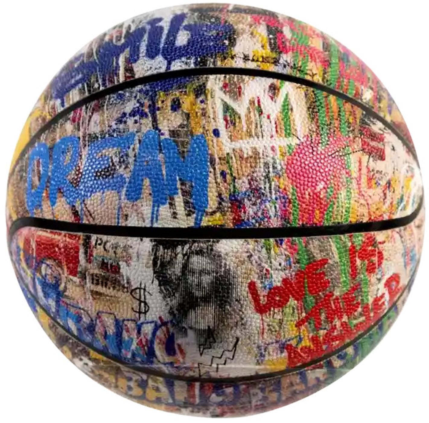 Collage de basket-ball

Par M. Brainwash

Mr. Brainwash, de son vrai nom Thierry Gaines, est un artiste de rue et cinéaste français connu pour ses œuvres d'art d'inspiration pop et de graffitis, et qui a acquis une large reconnaissance grâce à son