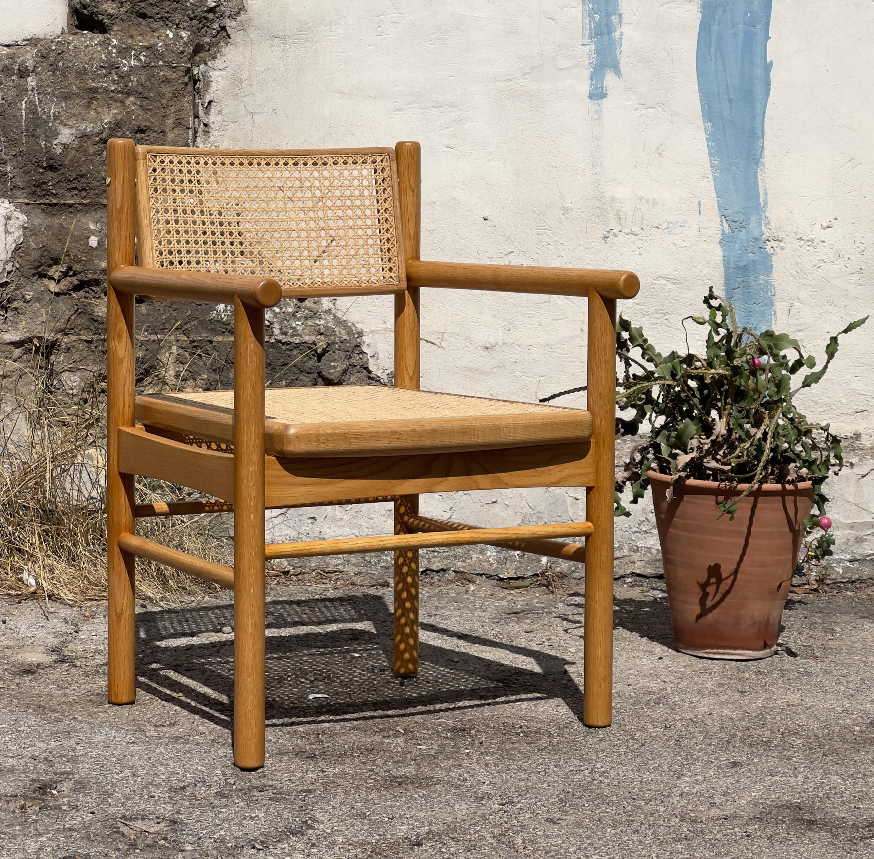 Sr. Cane,  sillón de comedor de mimbre enlatado a mano con respaldo giratorio autoajustable en venta 4