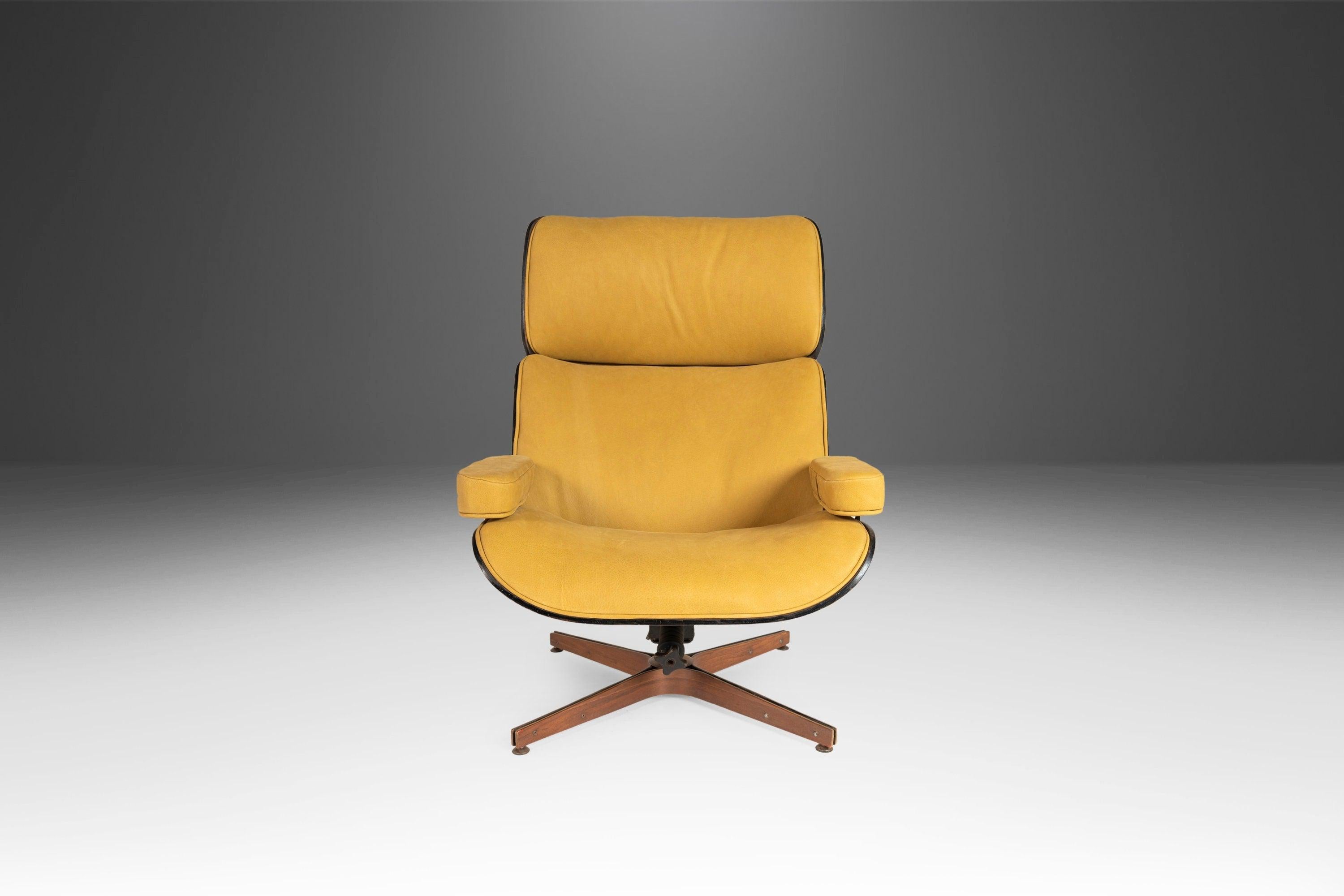 American Mr. Chair Bentwood Walnut Lounge Chair for Plycraft by George Mulhauser, c. 1960