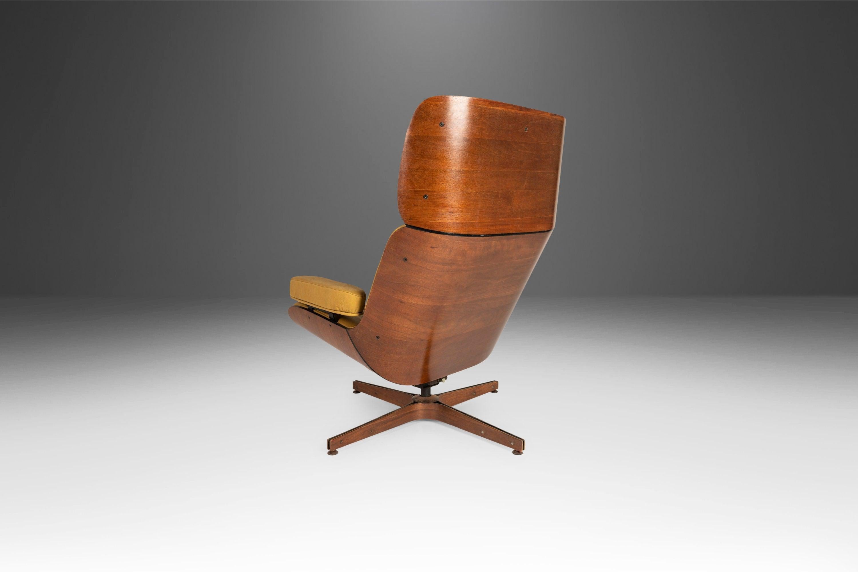 Mr. Chair Bentwood Walnut Lounge Chair for Plycraft by George Mulhauser, c. 1960 In Excellent Condition In Deland, FL