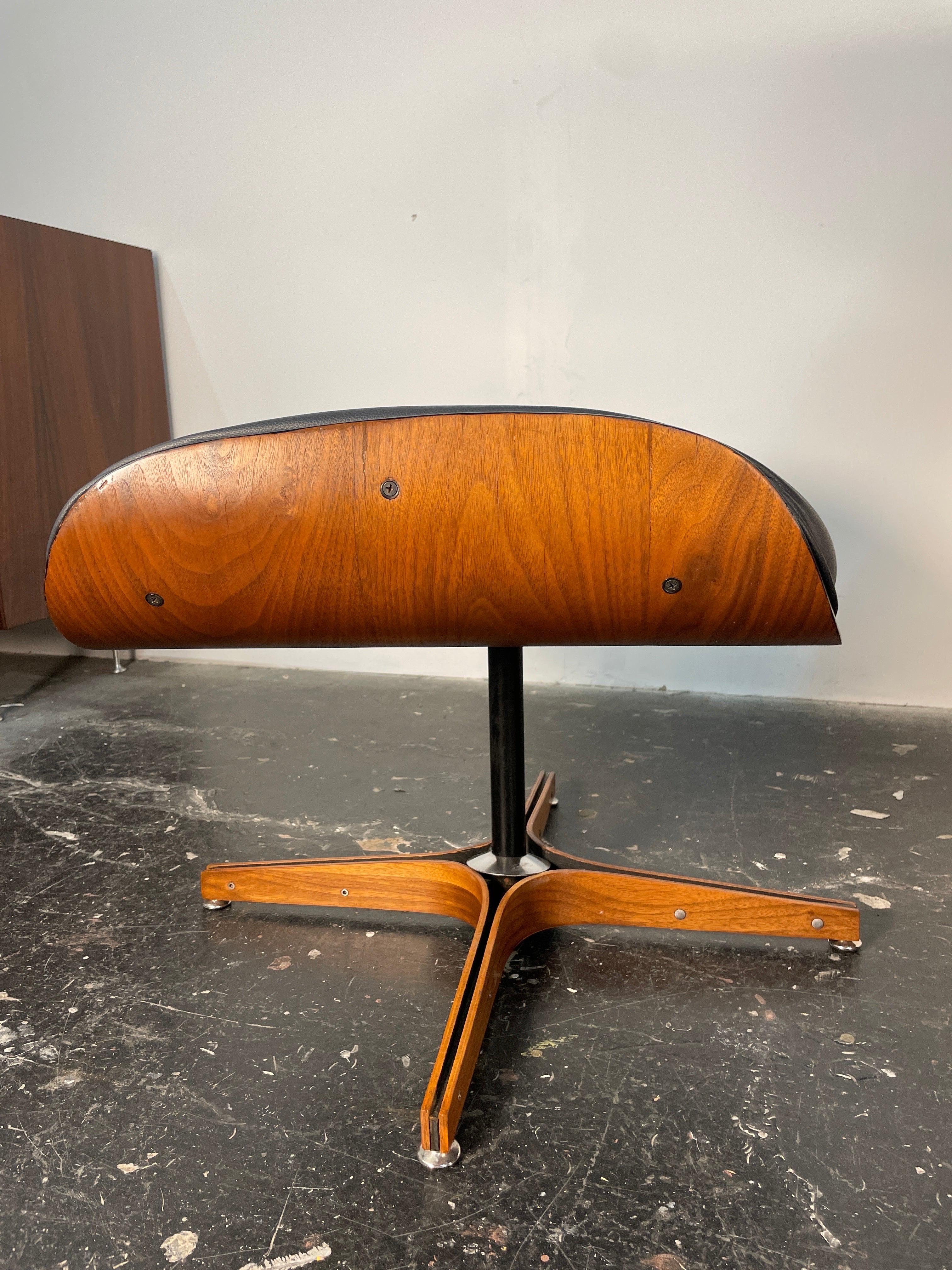 Leather Mr. Chair by  George Mulhauser for Plycraft