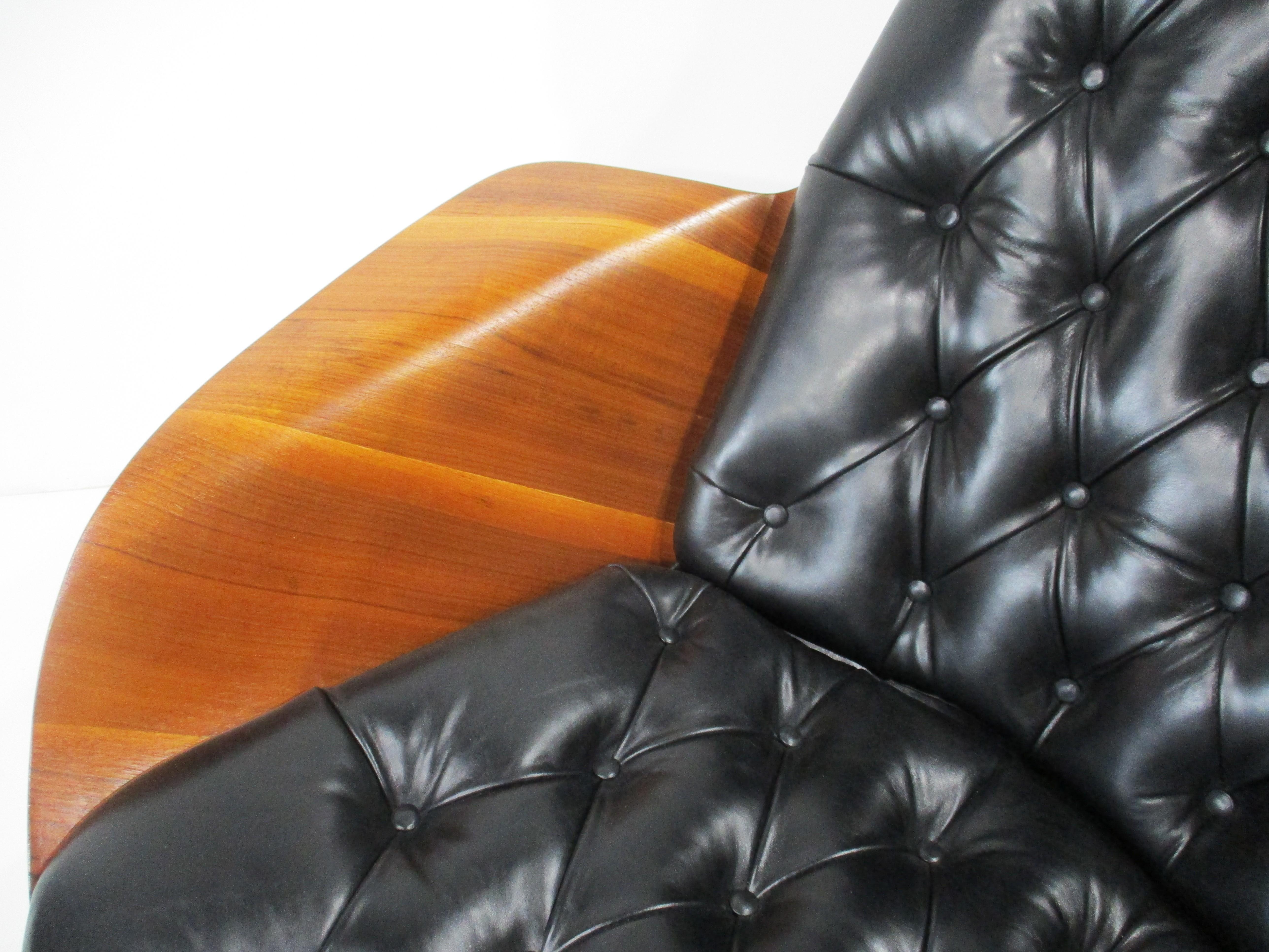 Chaise longue en cuir et noyer George Mulhauser pour Plycraft en vente 3